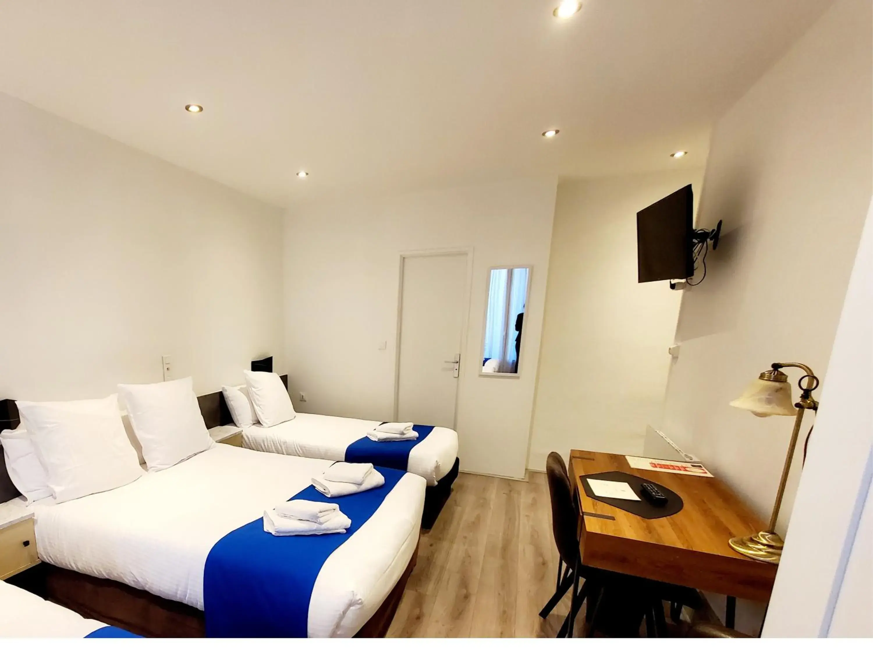 Bedroom, Bed in Logis Hôtel Belle Etoile Vichy Bedroom, Bed in Logis Hôtel Belle Etoile Vichy