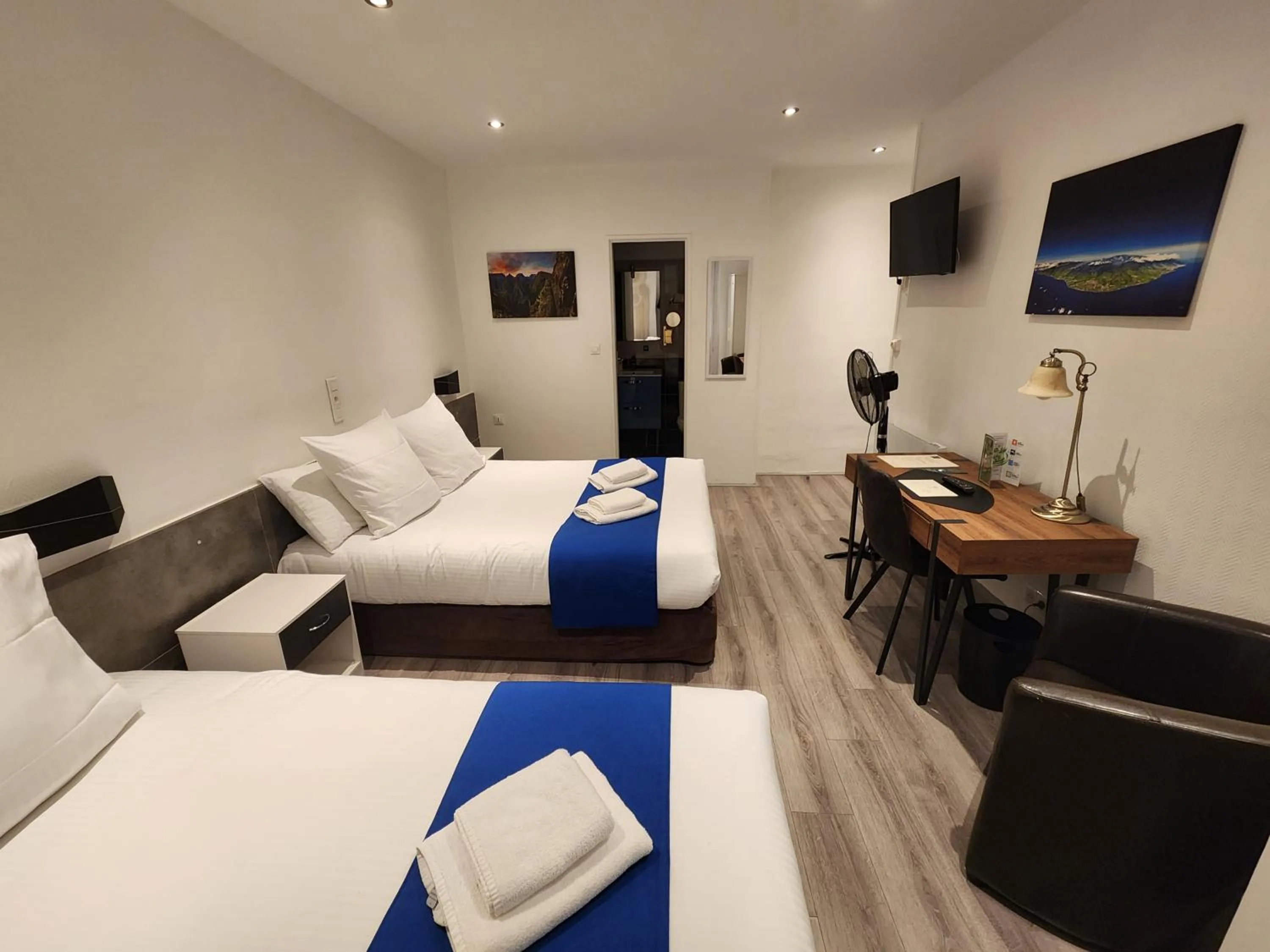 Bedroom, Bed in Logis Hôtel Belle Etoile Vichy