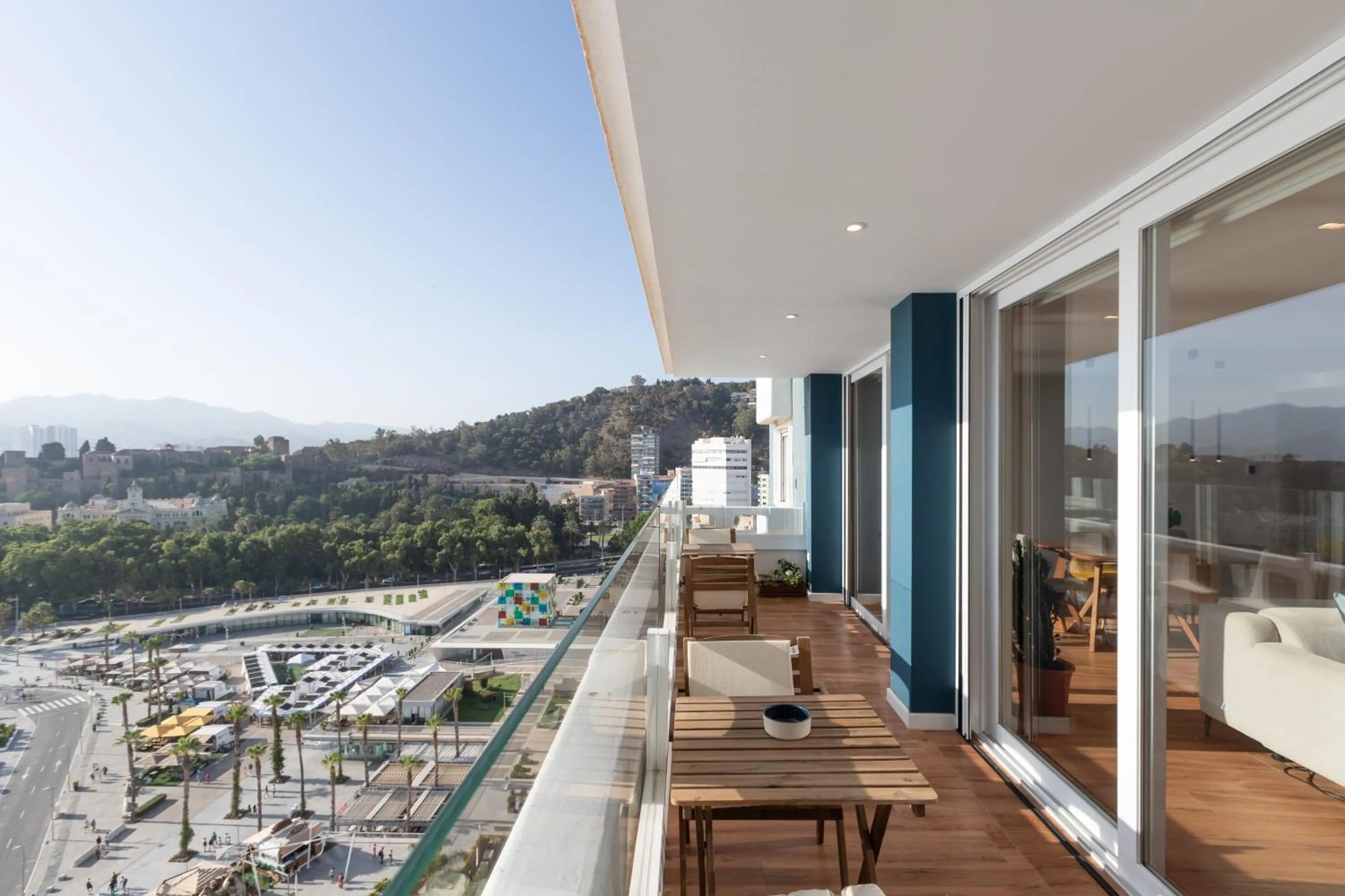 Luxury beach/port apartment