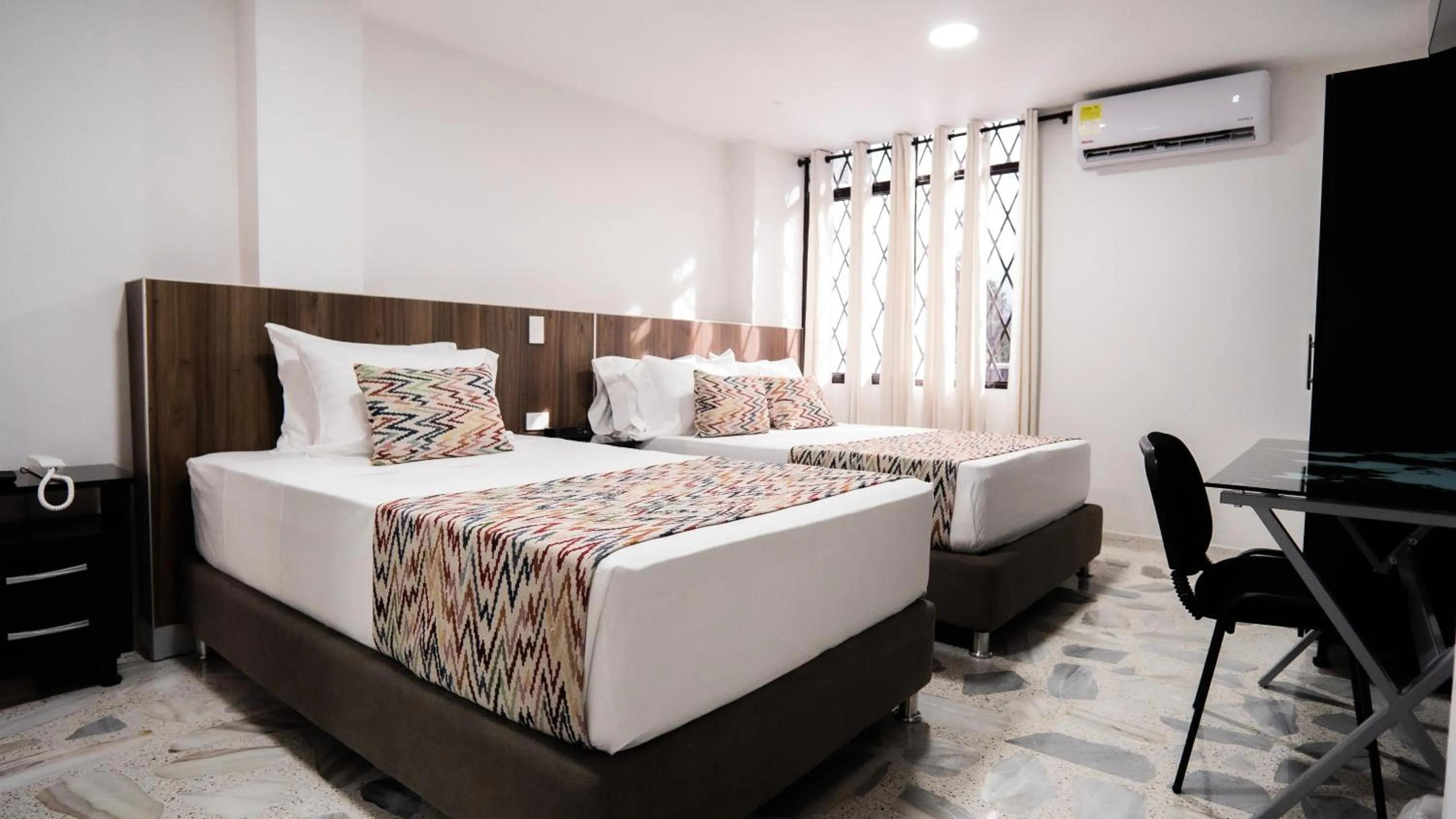 Bedroom, Bed in Hotel Arisha Cali