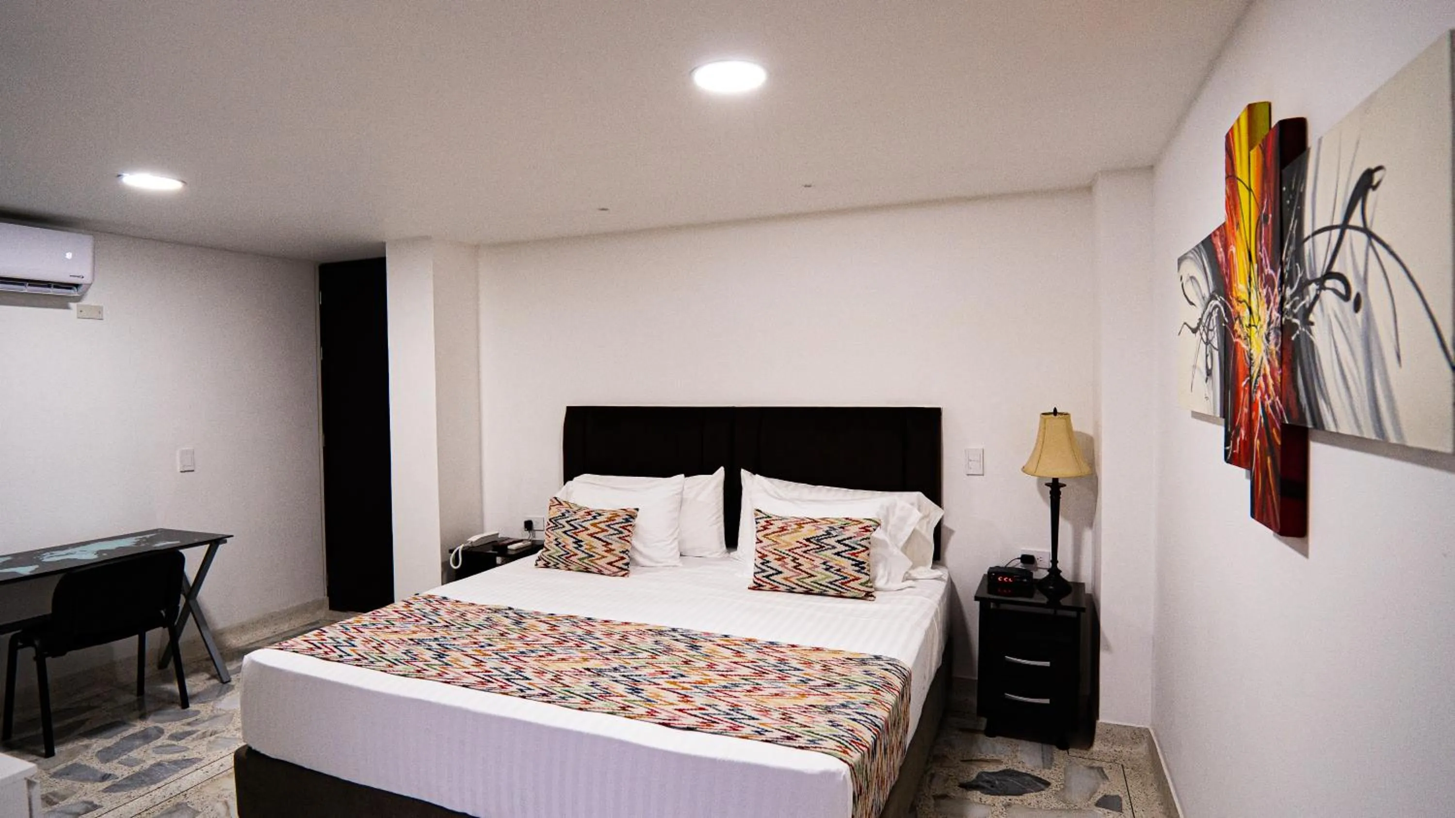 Bedroom, Bed in Hotel Arisha Cali