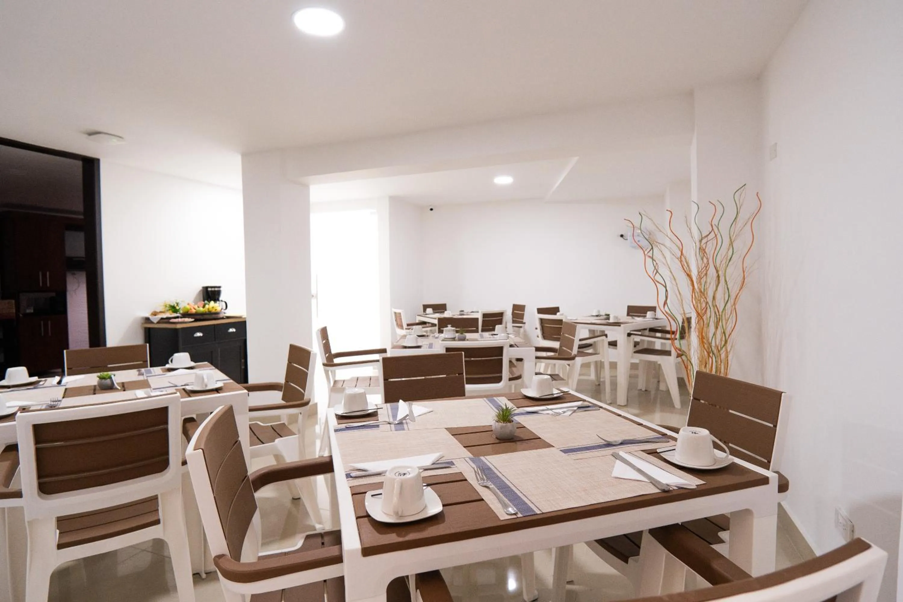 Dining area in Hotel Arisha Cali