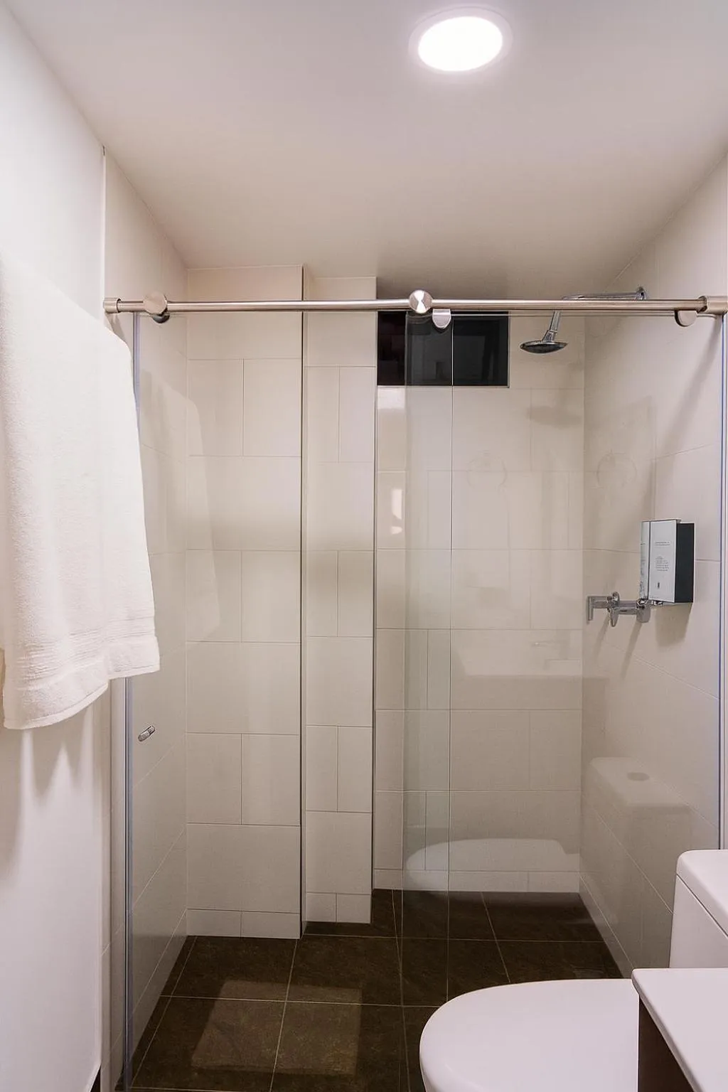 Shower in Hotel Arisha Cali