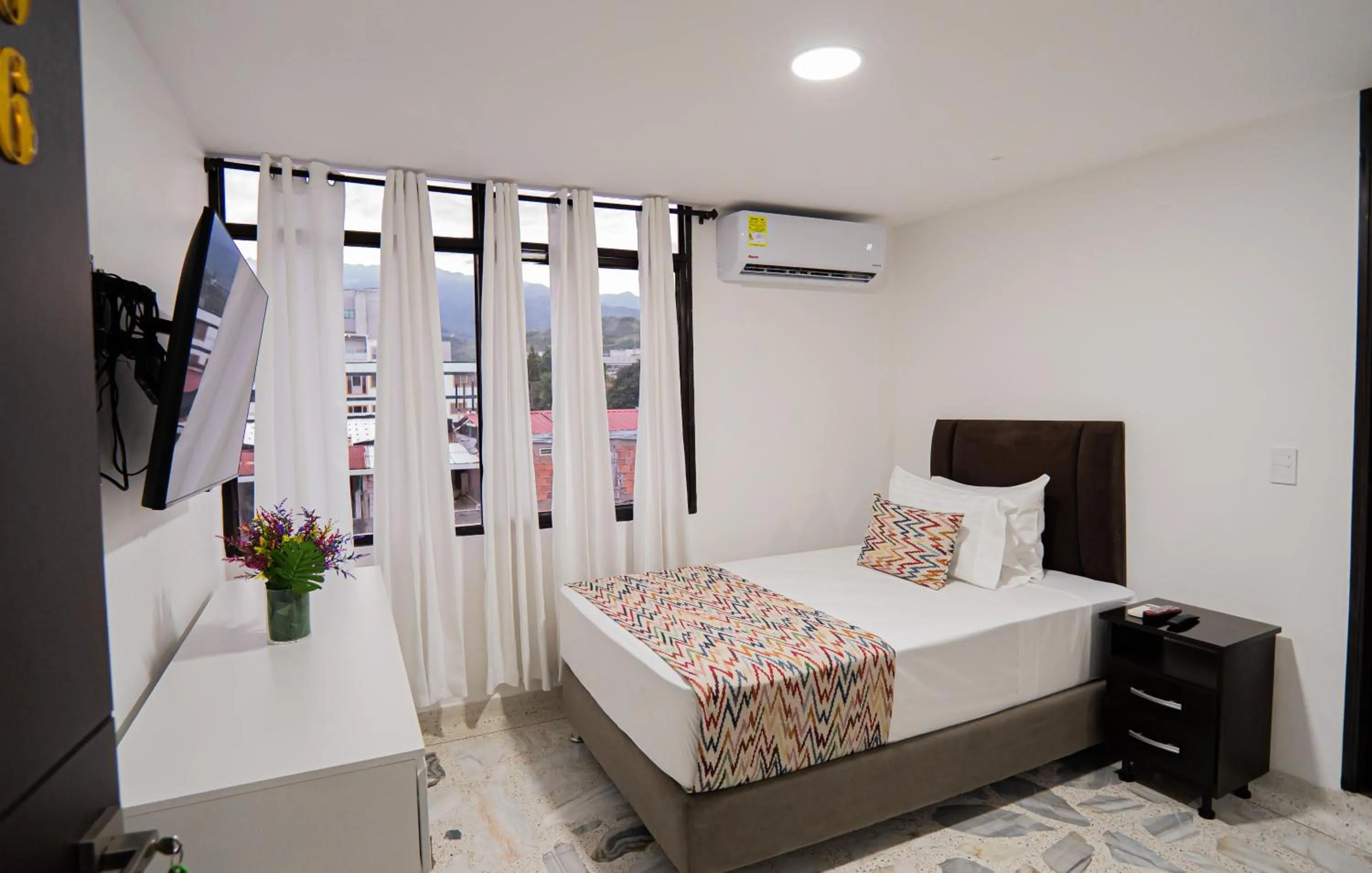 Bed in Hotel Arisha Cali