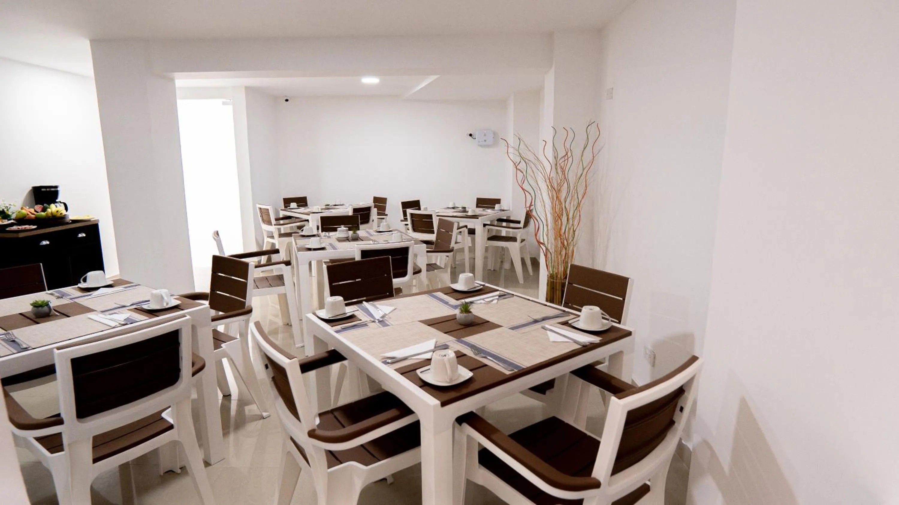 Dining area in Hotel Arisha Cali