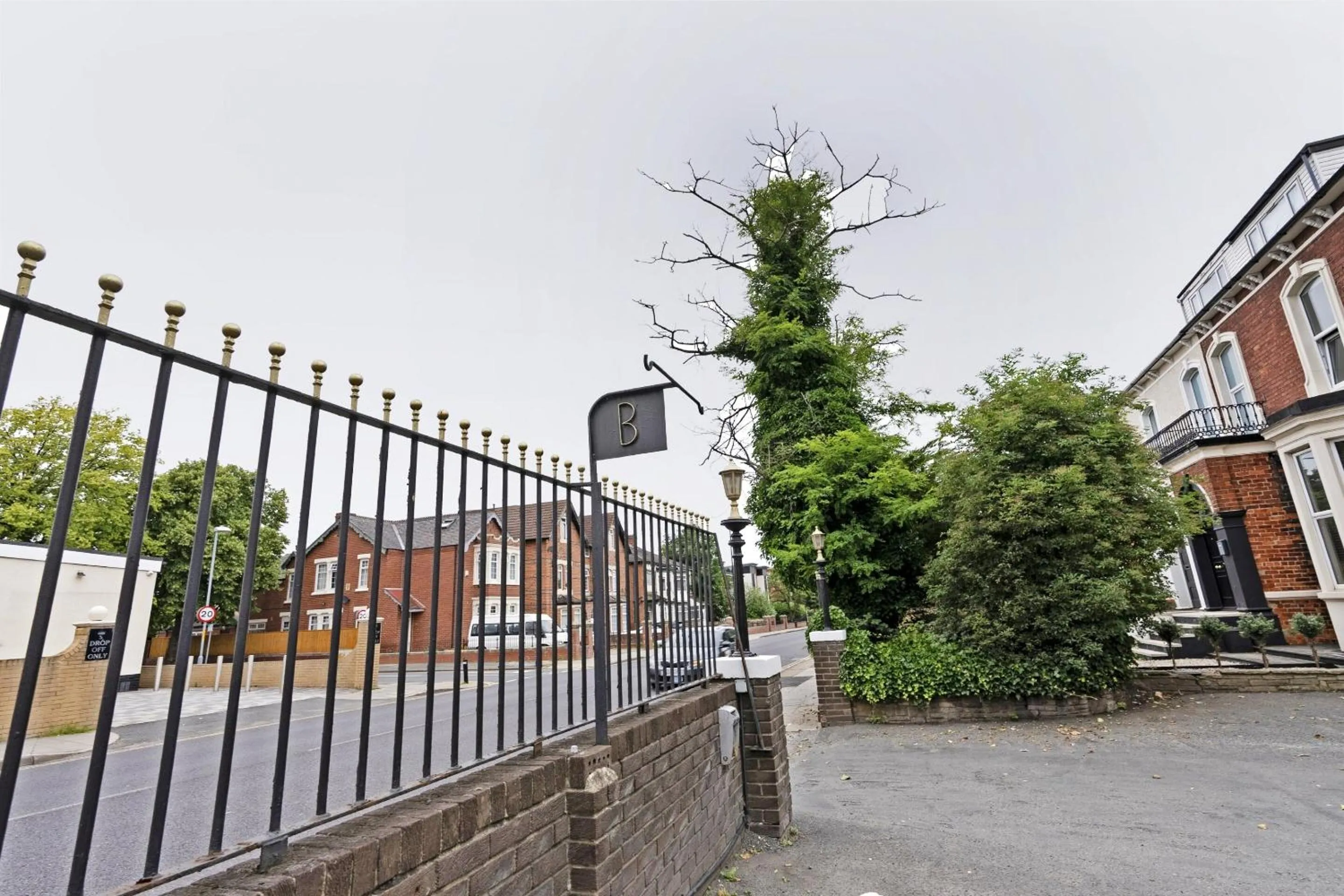 Facade/entrance in OYO The Baltimore Hotel