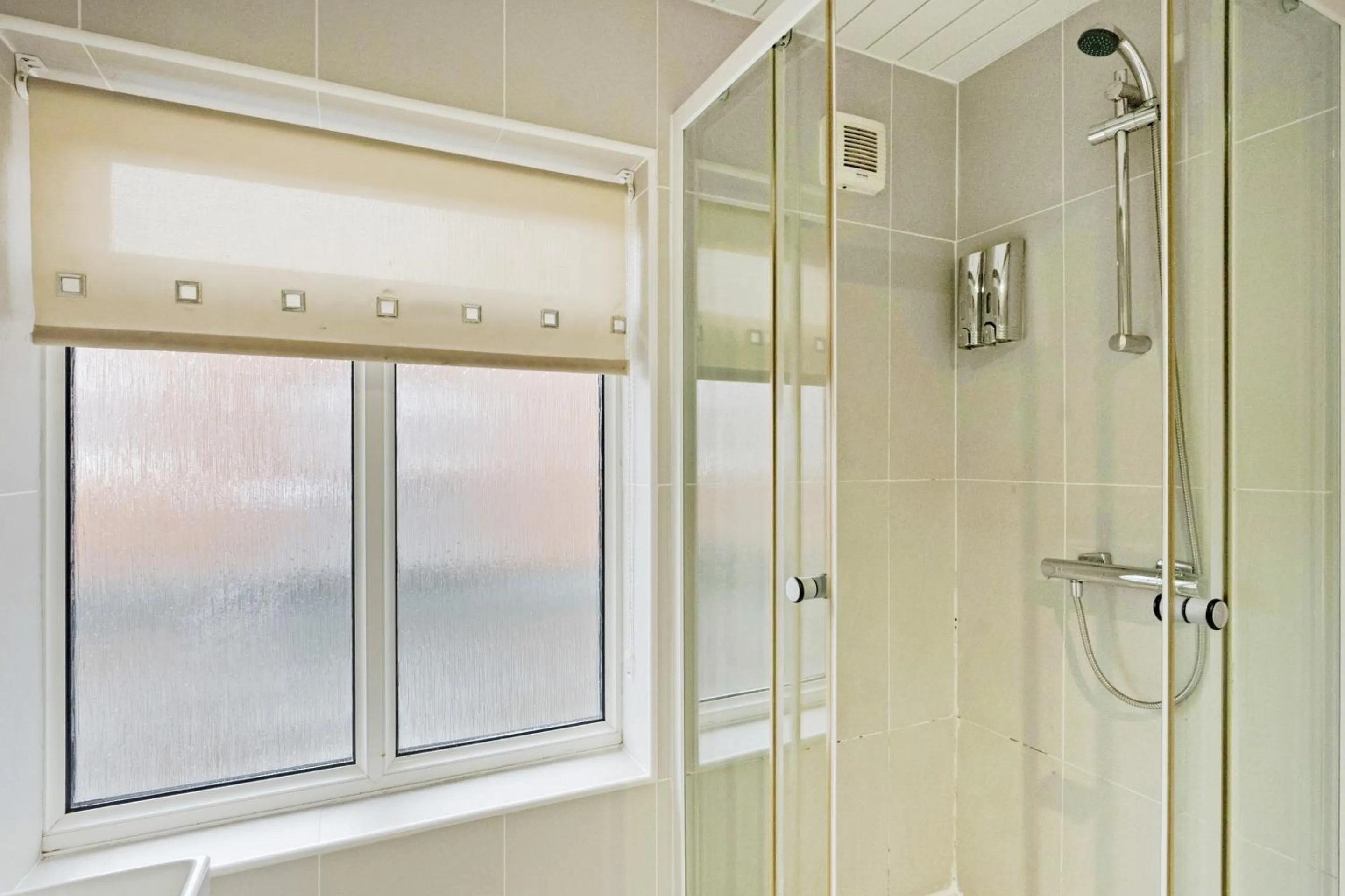 Bathroom in OYO The Baltimore Hotel