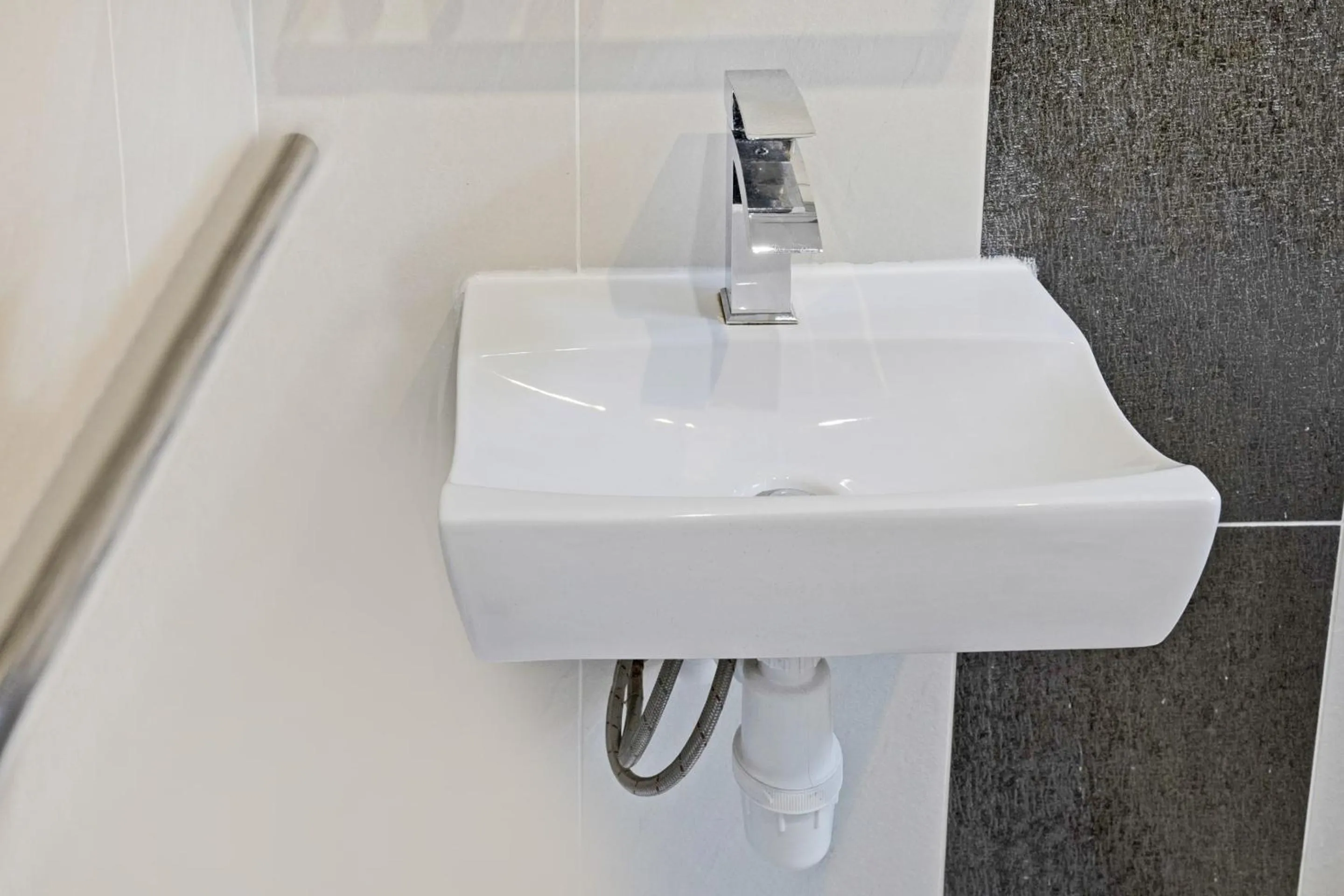 Bathroom in OYO The Baltimore Hotel