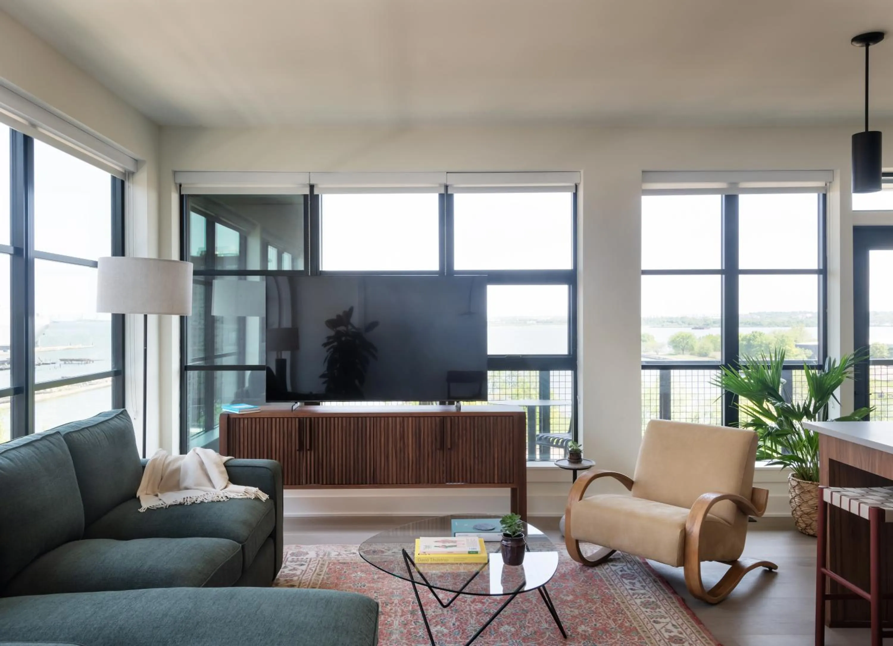 TV and multimedia in Roost Baltimore