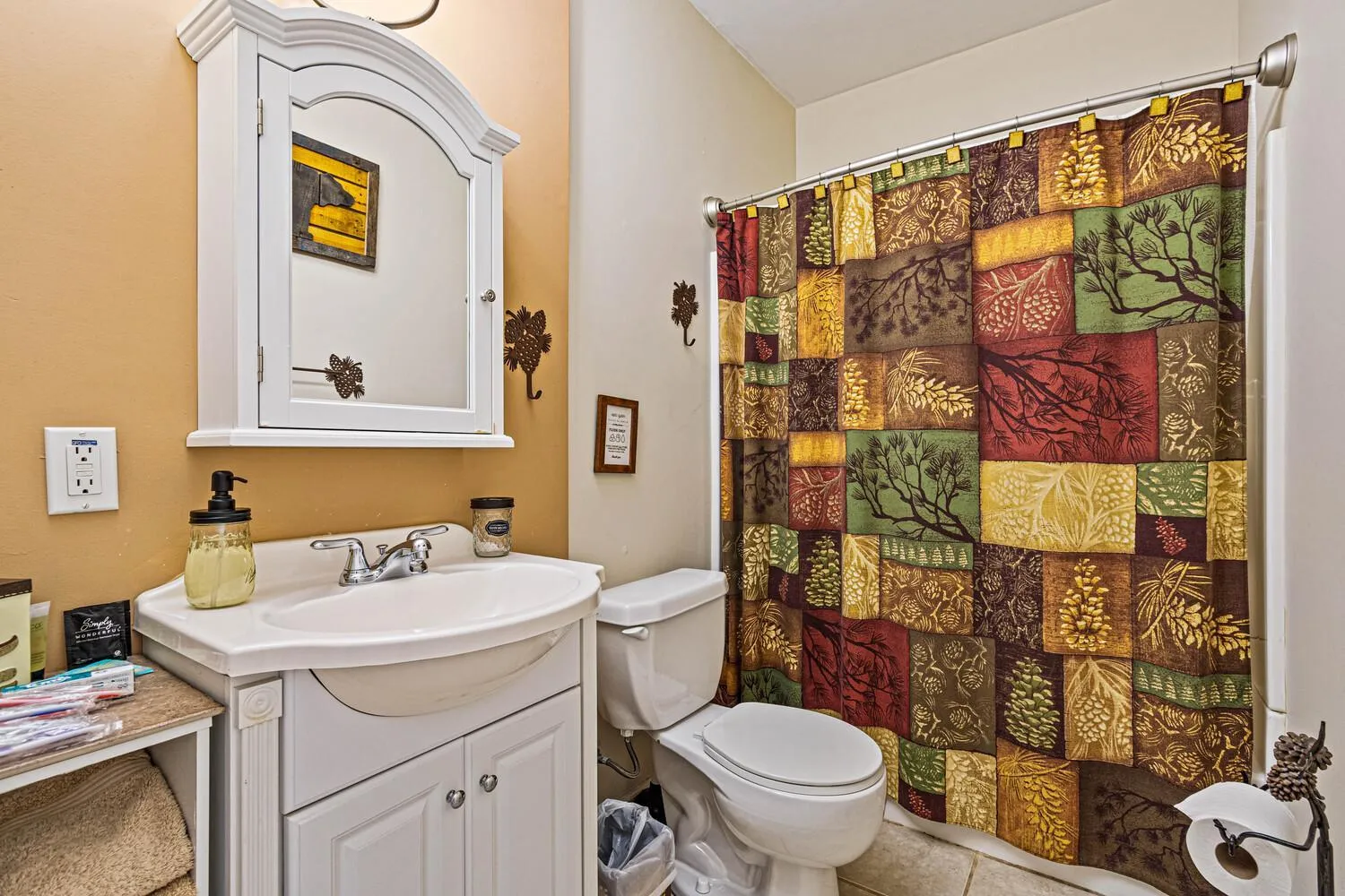 Shower in Incredible Views! - Pet Friendly - Aska Adventure Area - Bearfoot Bungalow