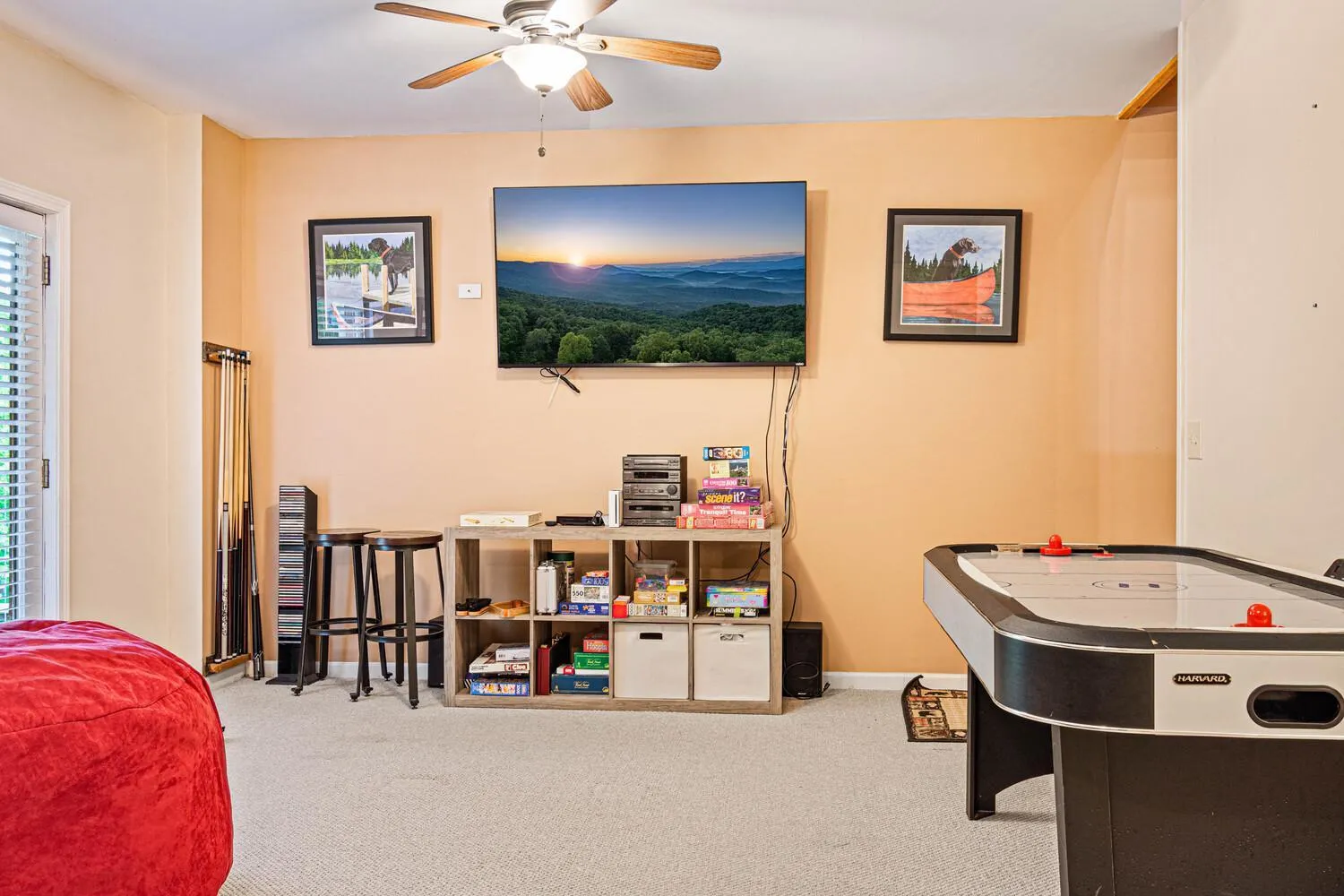 Game Room in Incredible Views! - Pet Friendly - Aska Adventure Area - Bearfoot Bungalow