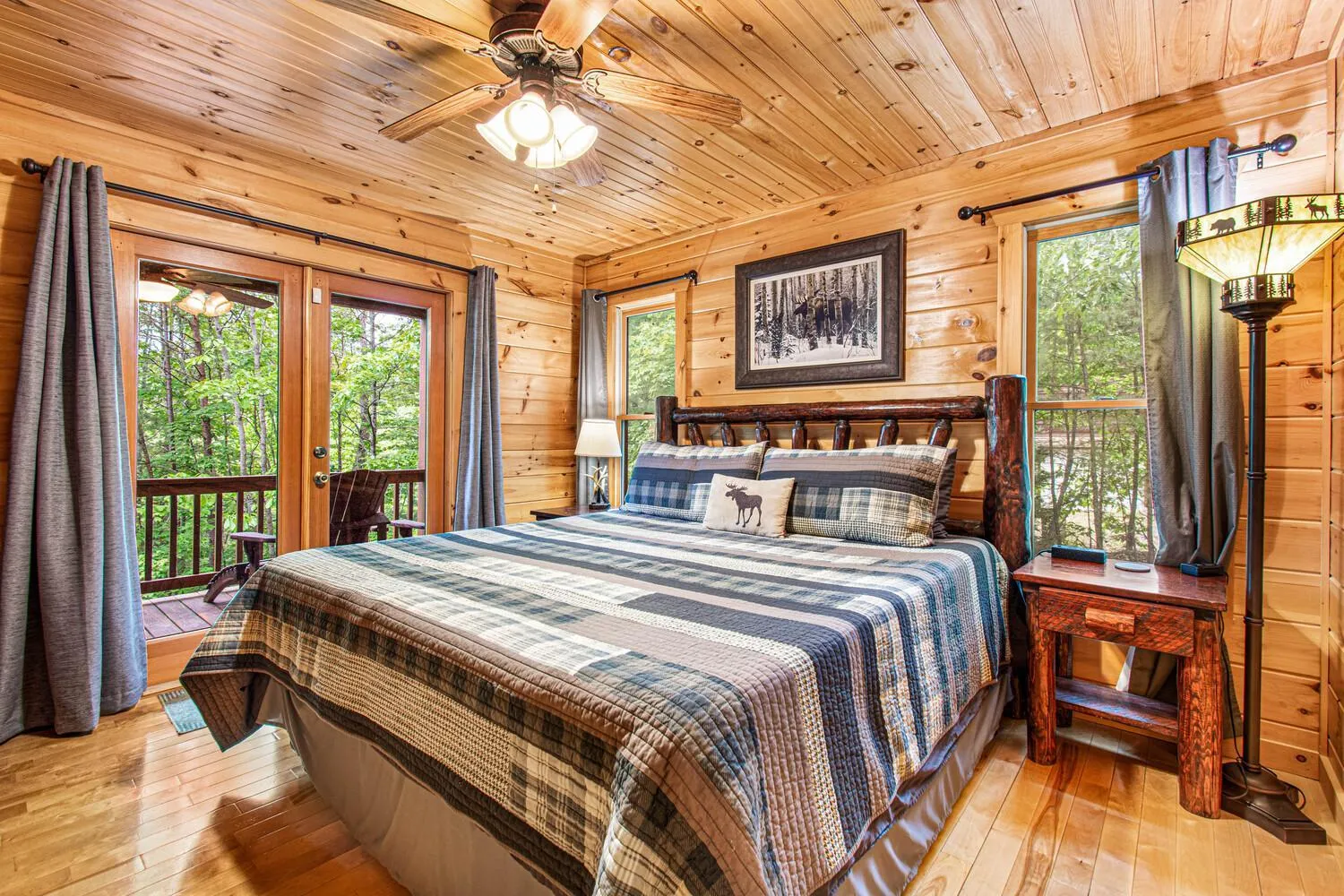 Bed in Incredible Views! - Pet Friendly - Aska Adventure Area - Bearfoot Bungalow