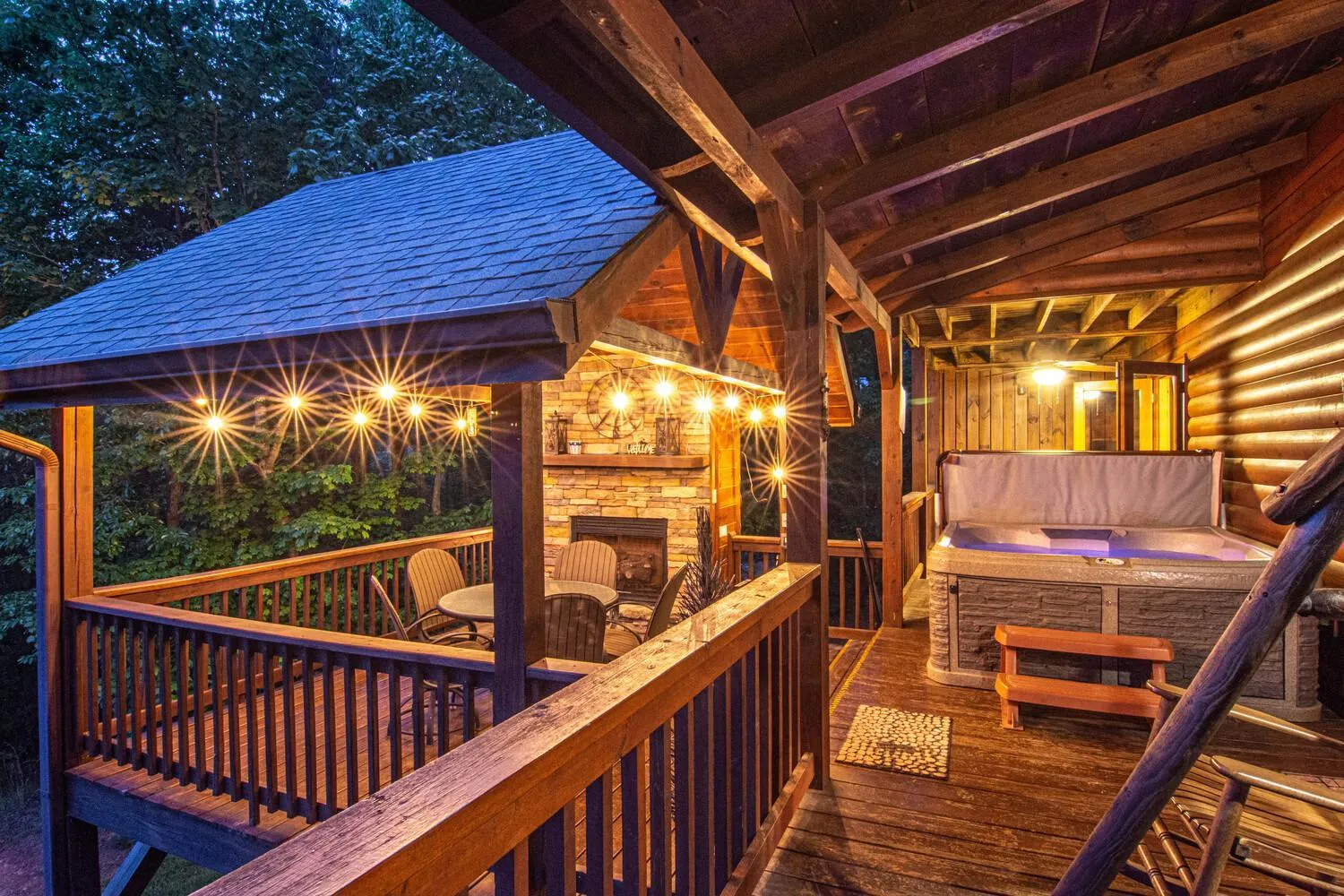 Hot Tub in Incredible Views! - Pet Friendly - Aska Adventure Area - Bearfoot Bungalow