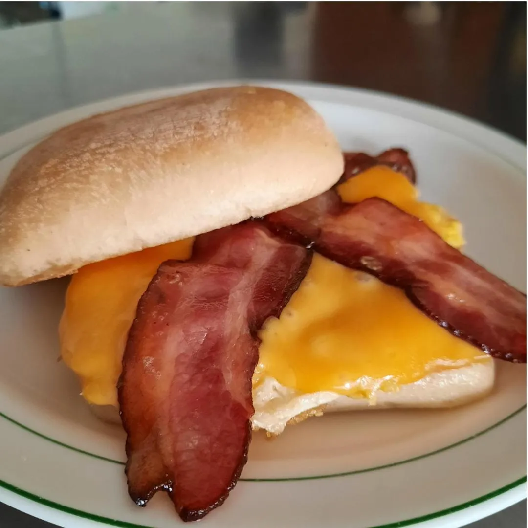 Restaurant/places to eat in Goldfinch Suites