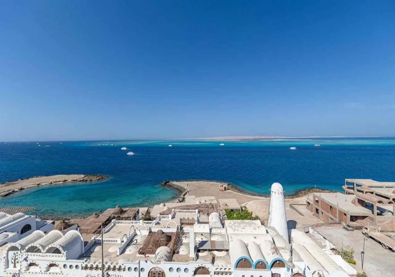 Summer in BLUE ViEW SUiTES