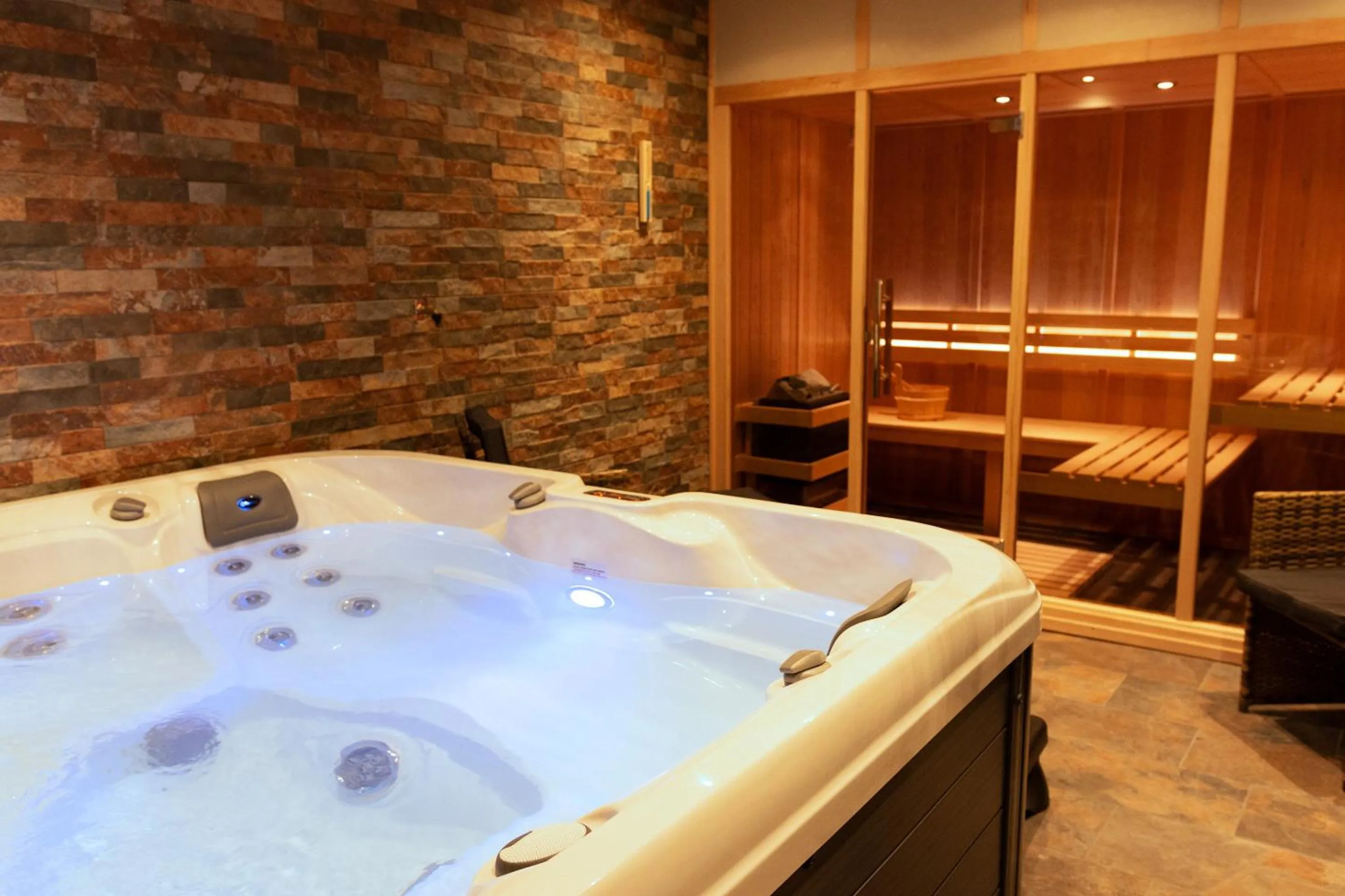 Hot Tub in Domaine La Grange Ungersheim - Chambres d'Hôtes L'Inspiration