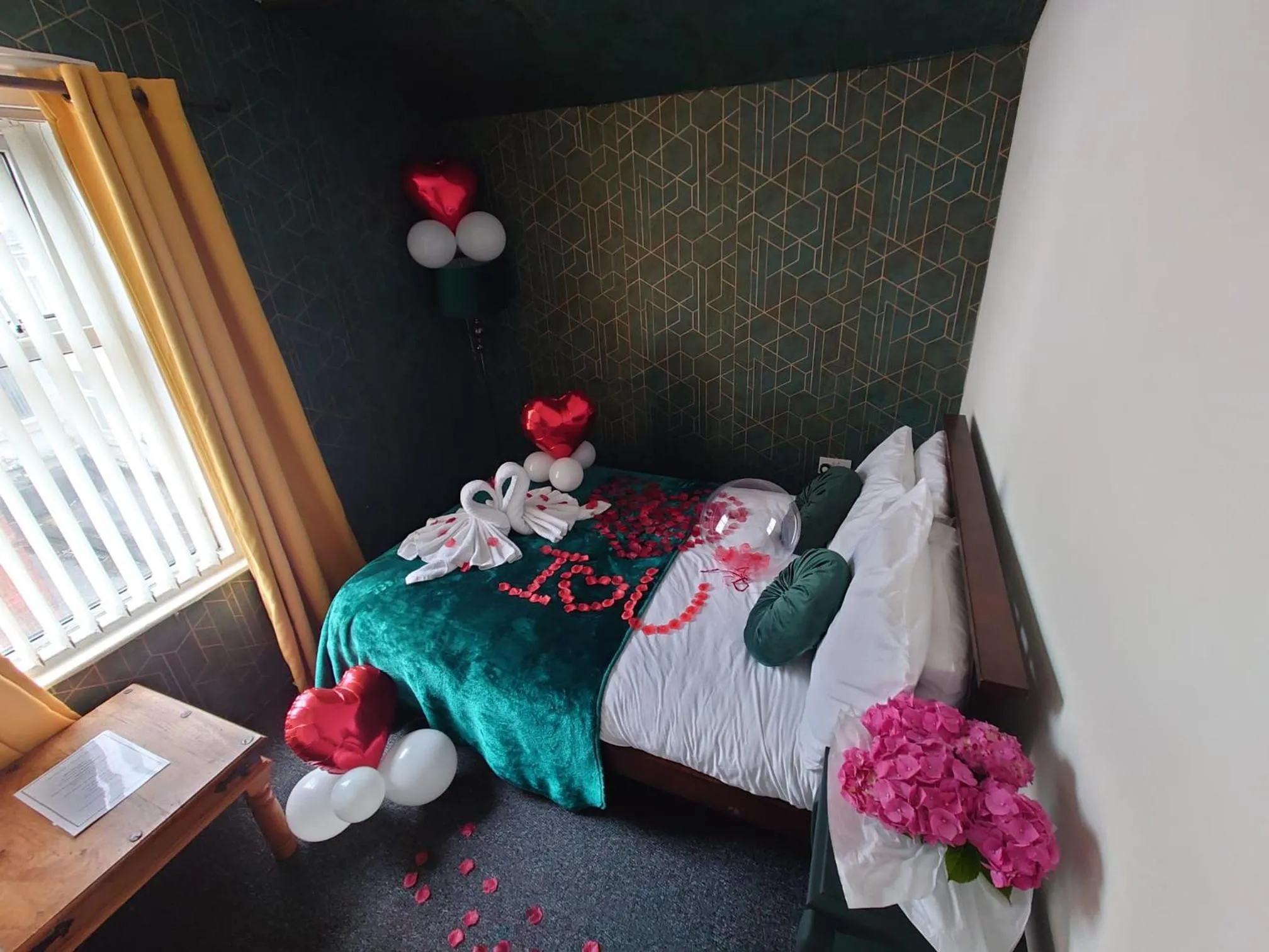 Bed in Harriette's Guest House