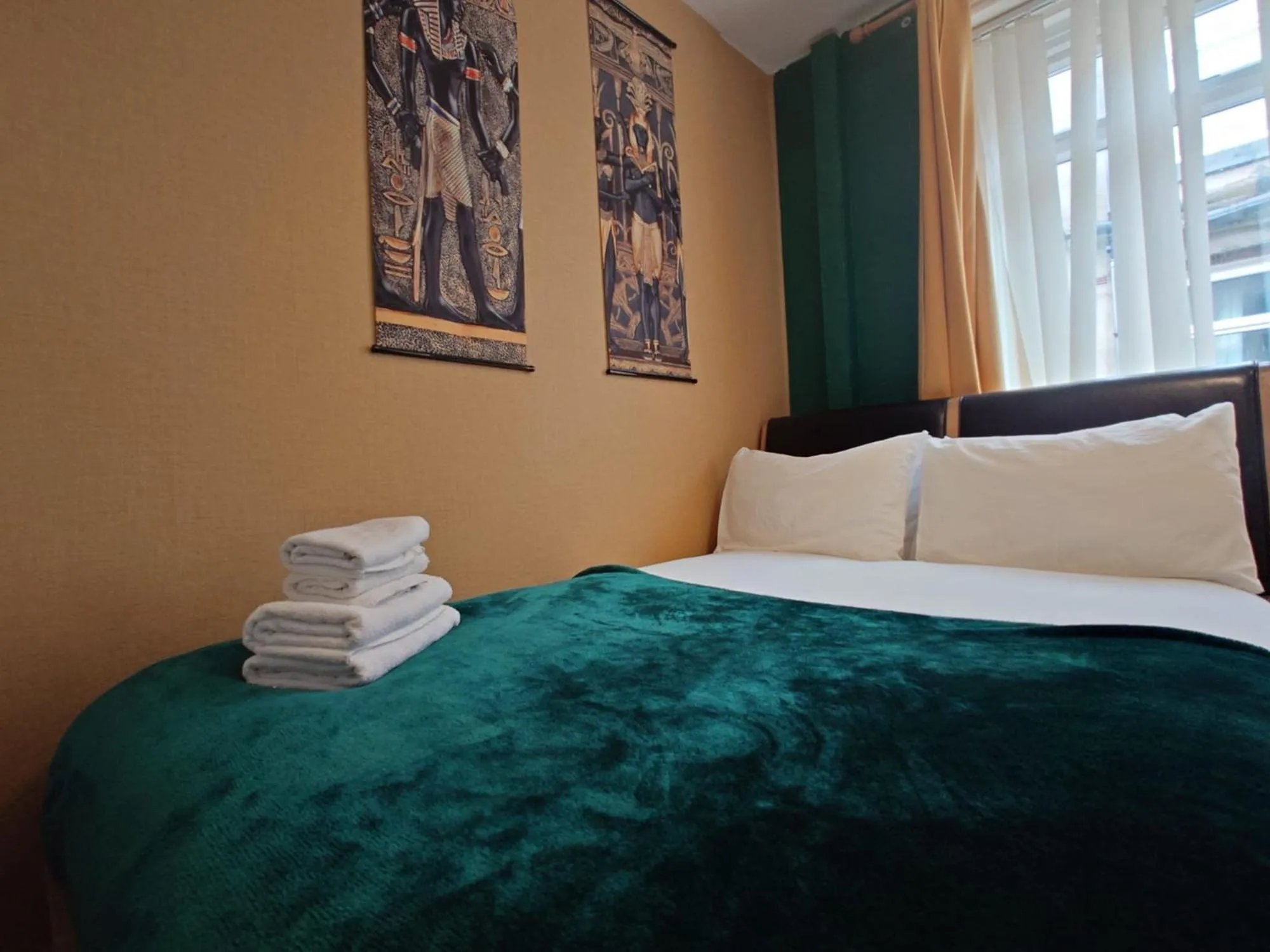 Bedroom, Bed in Harriette's Guest House