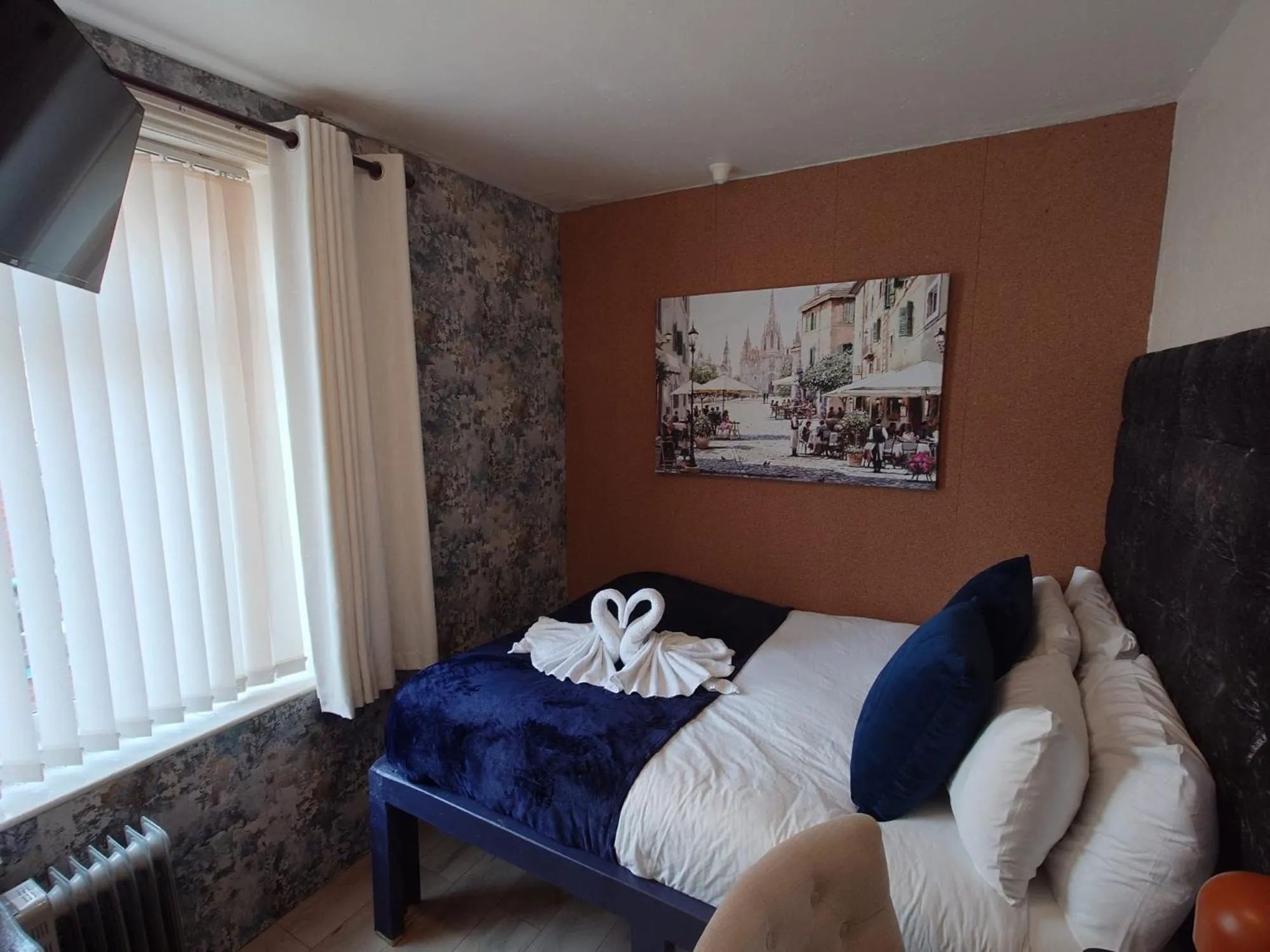 Bed in Harriette's Guest House