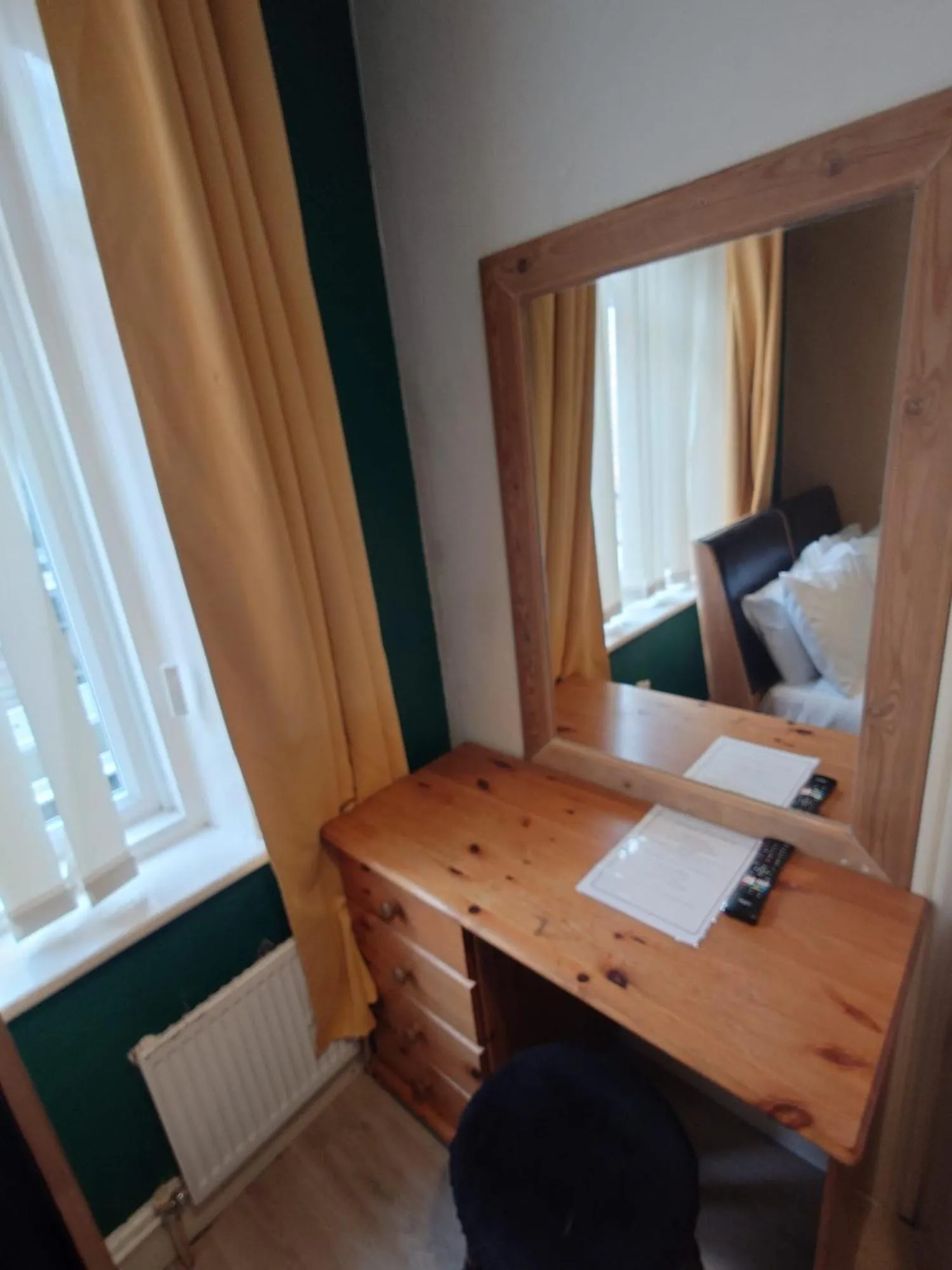 Bedroom, Bed in Harriette's Guest House