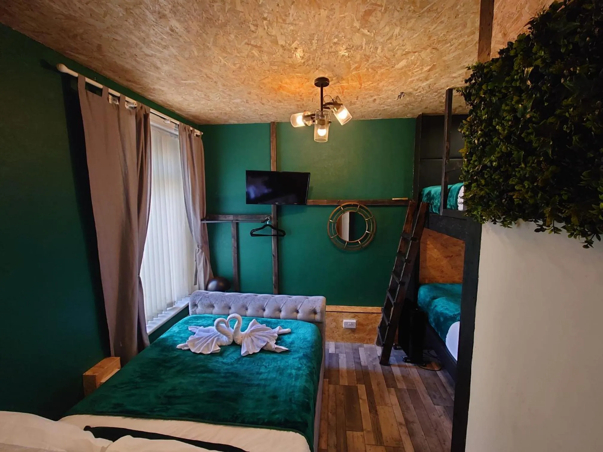 Bed in Harriette's Guest House