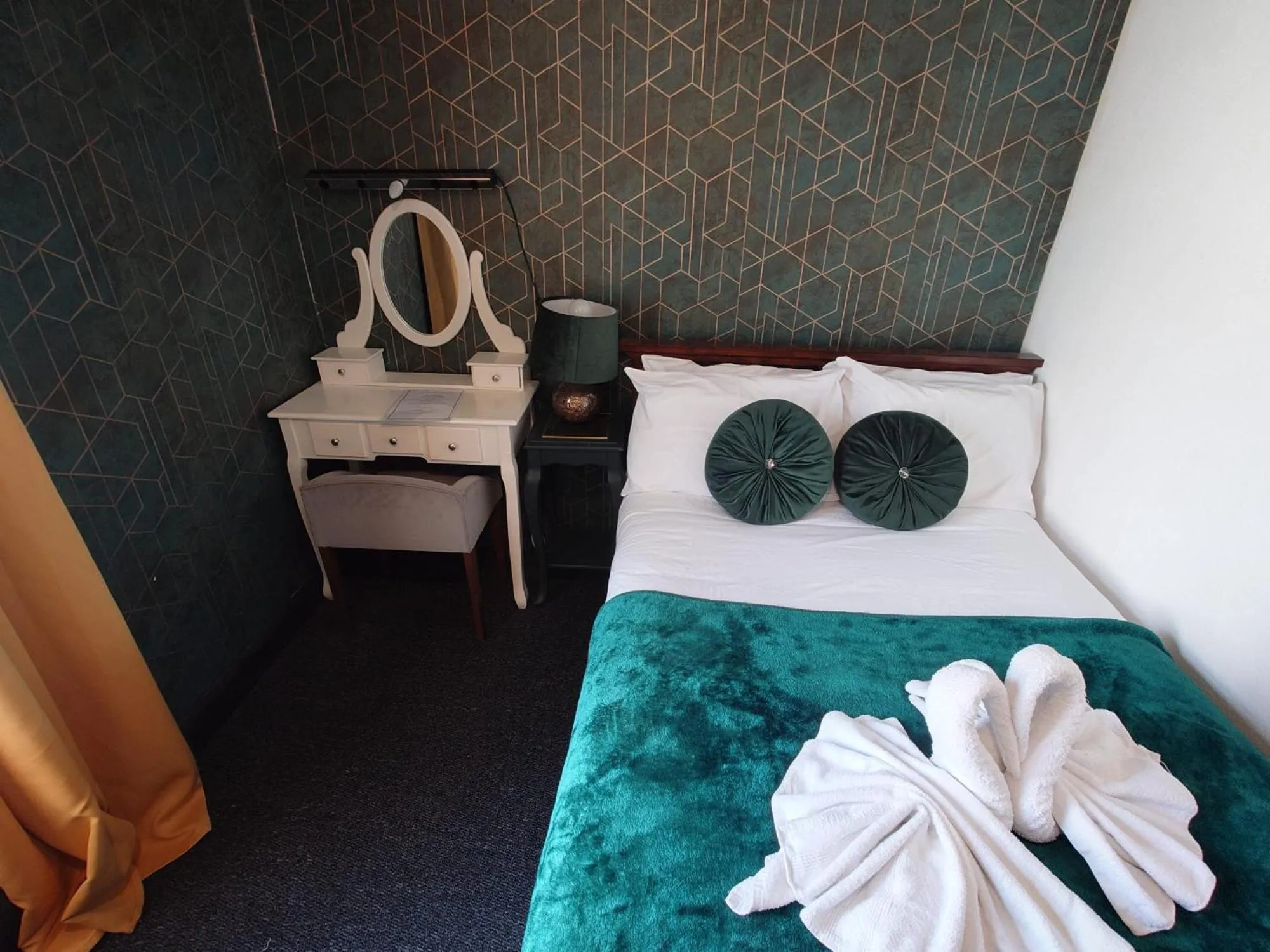 Bed in Harriette's Guest House