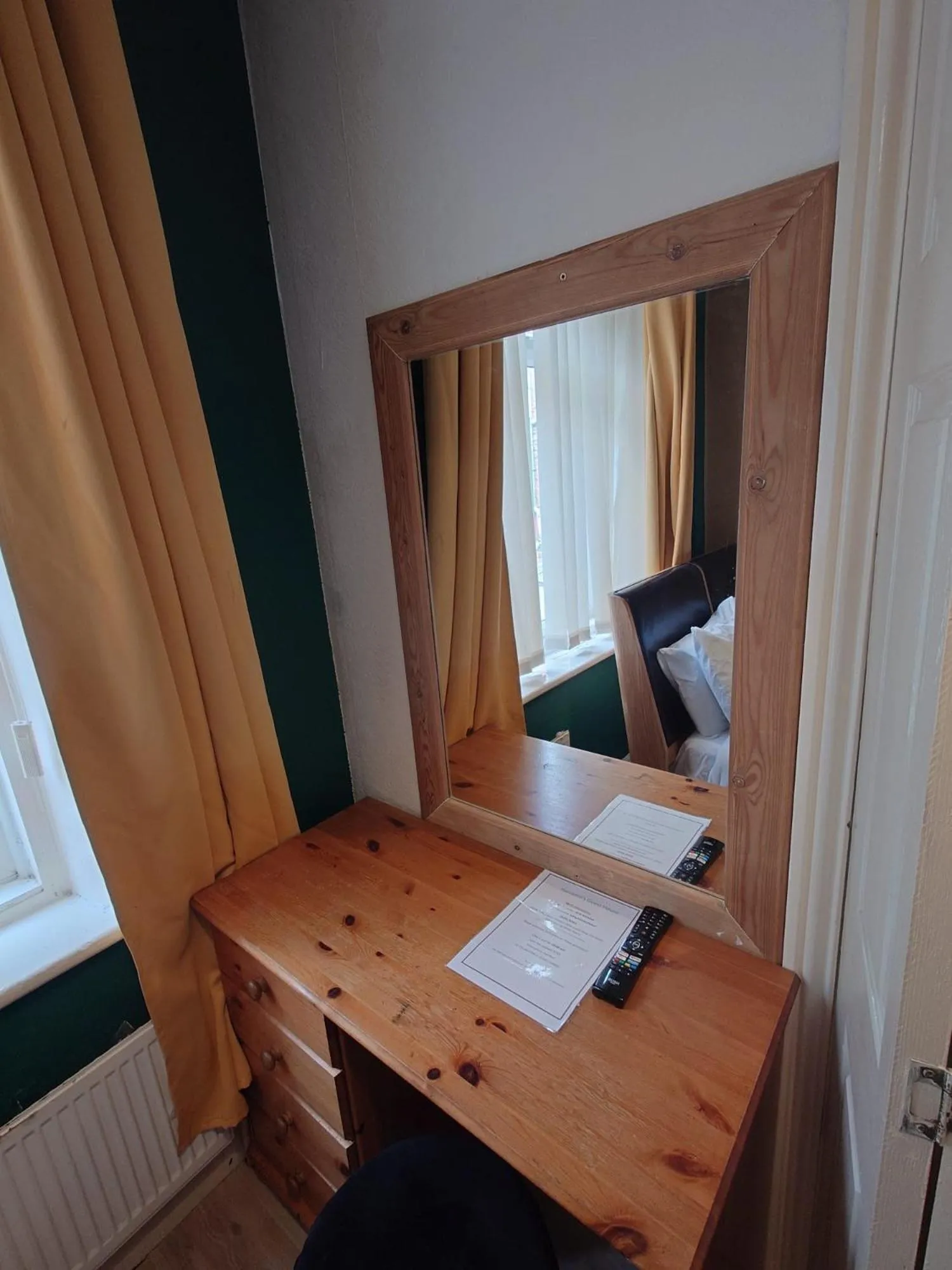 Bedroom, Bed in Harriette's Guest House