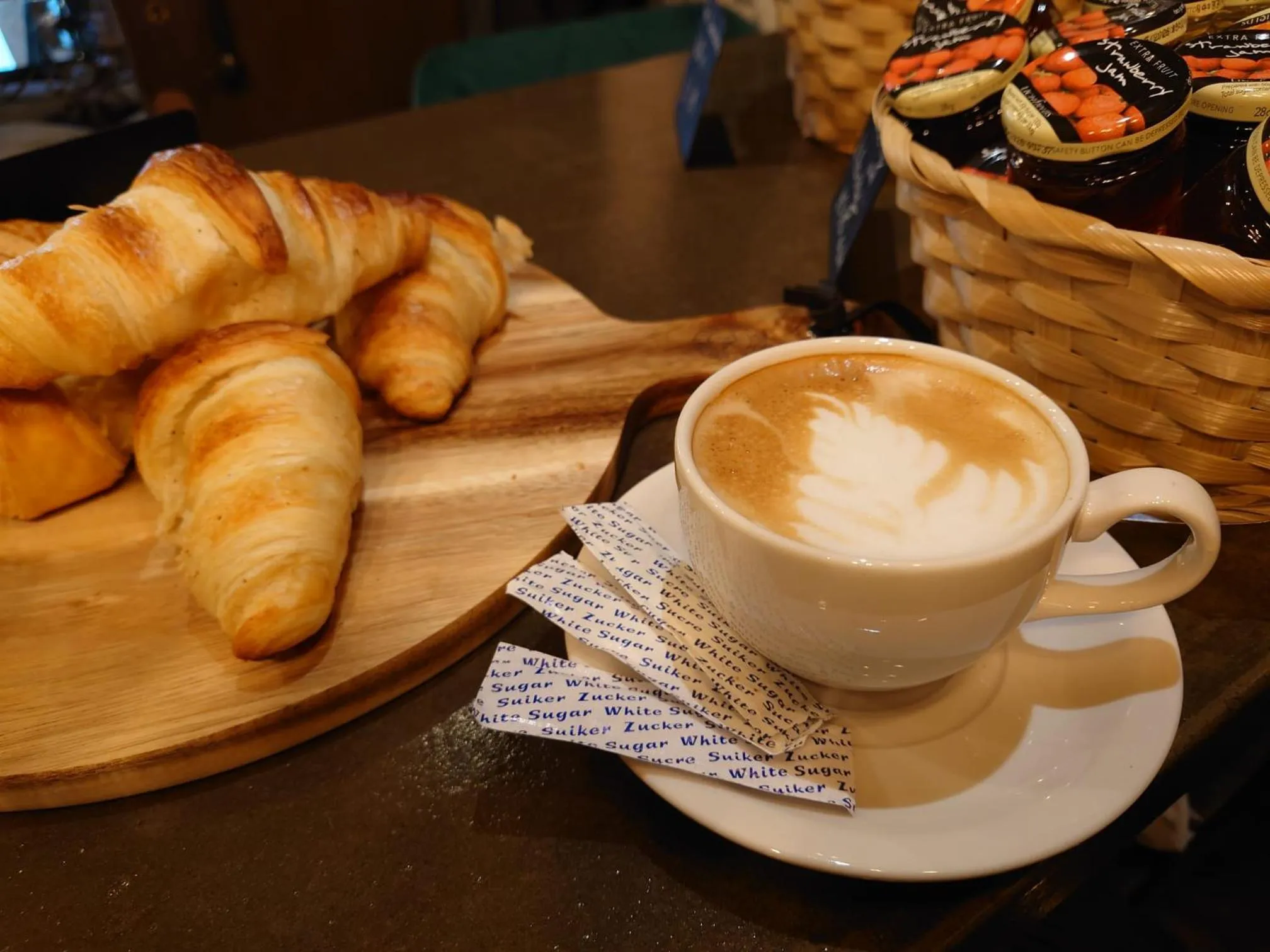 Communal lounge/ TV room in Harriette's Guest House
