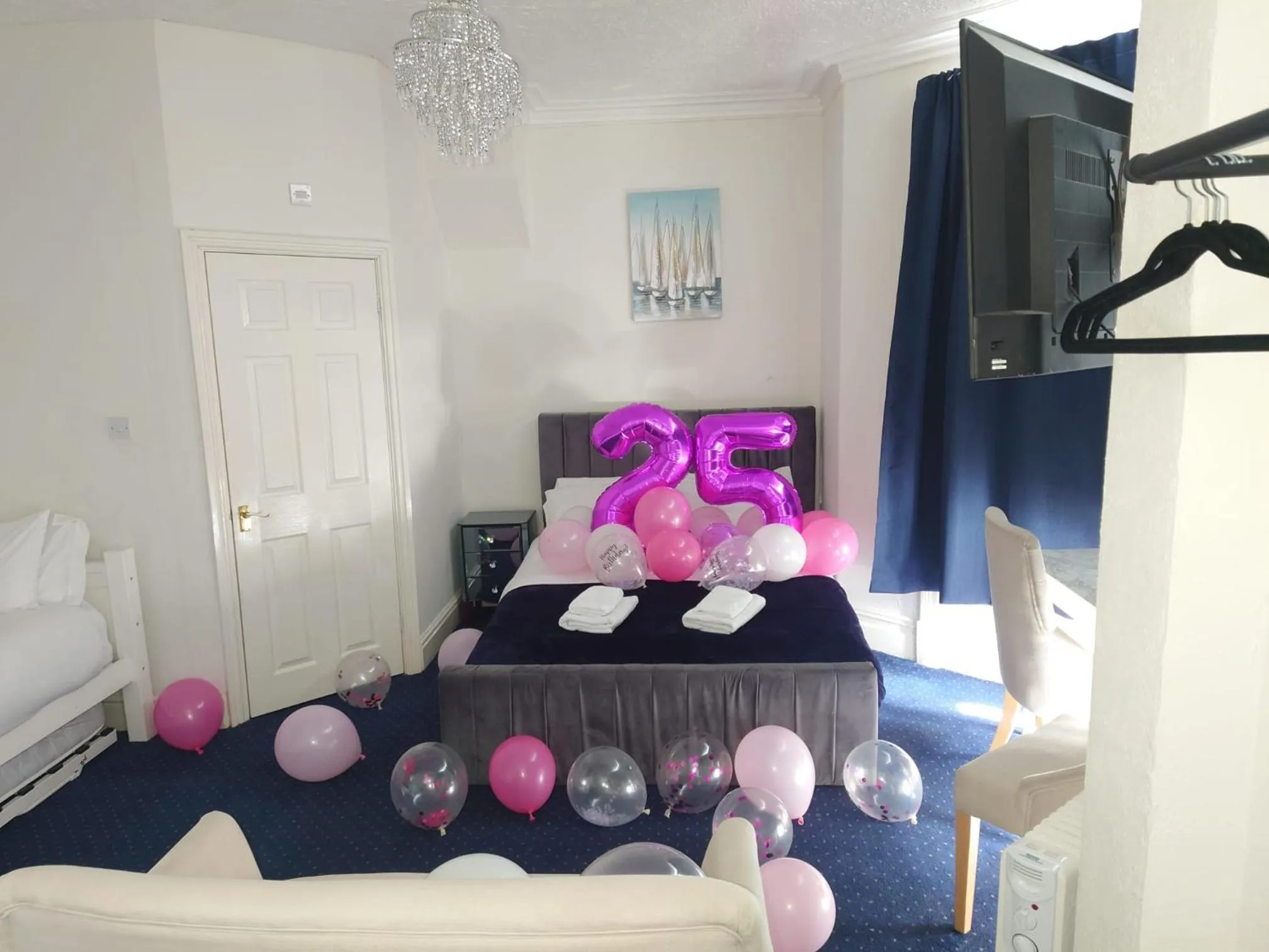 Bed in Harriette's Guest House