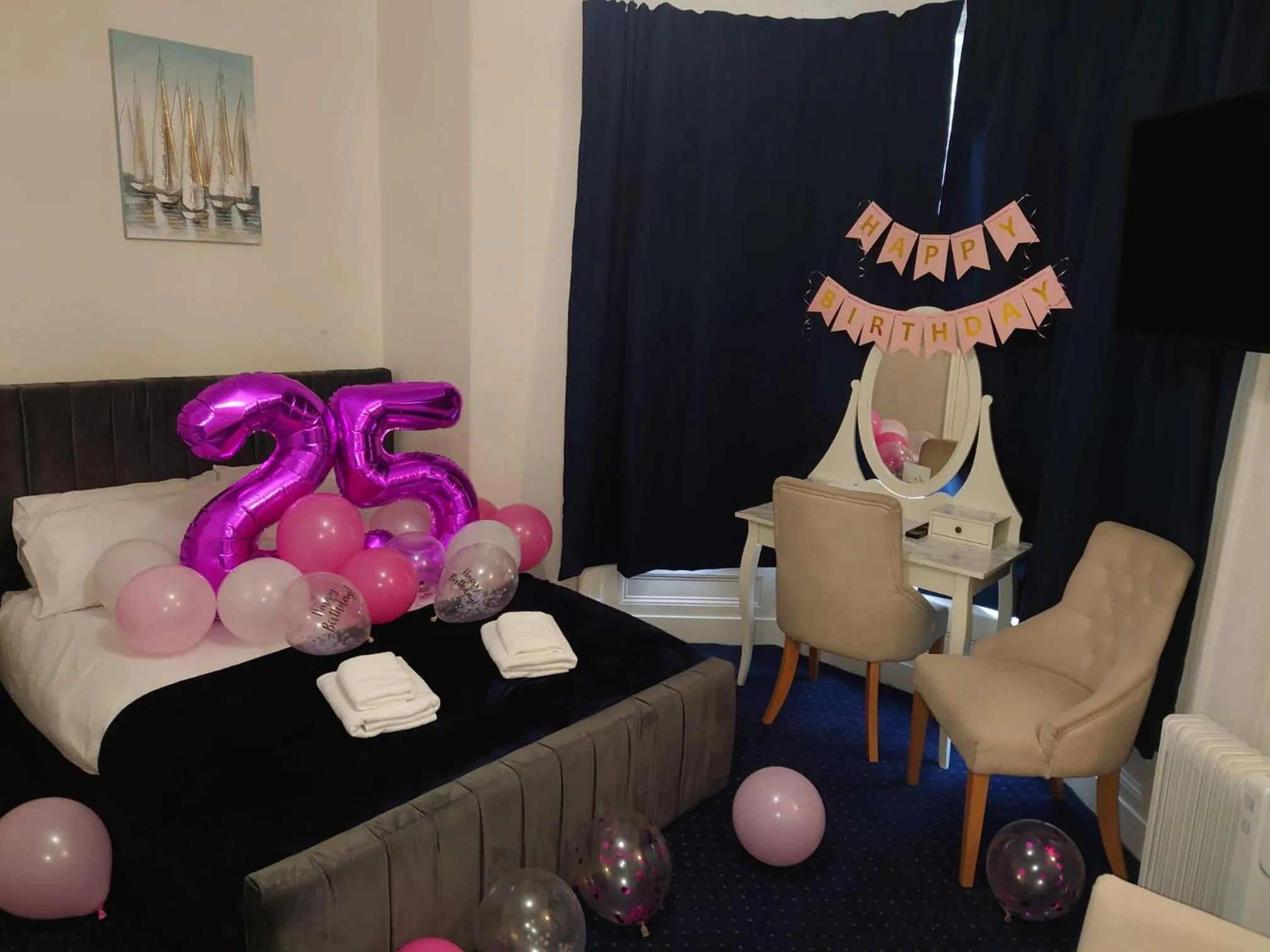 Bed in Harriette's Guest House