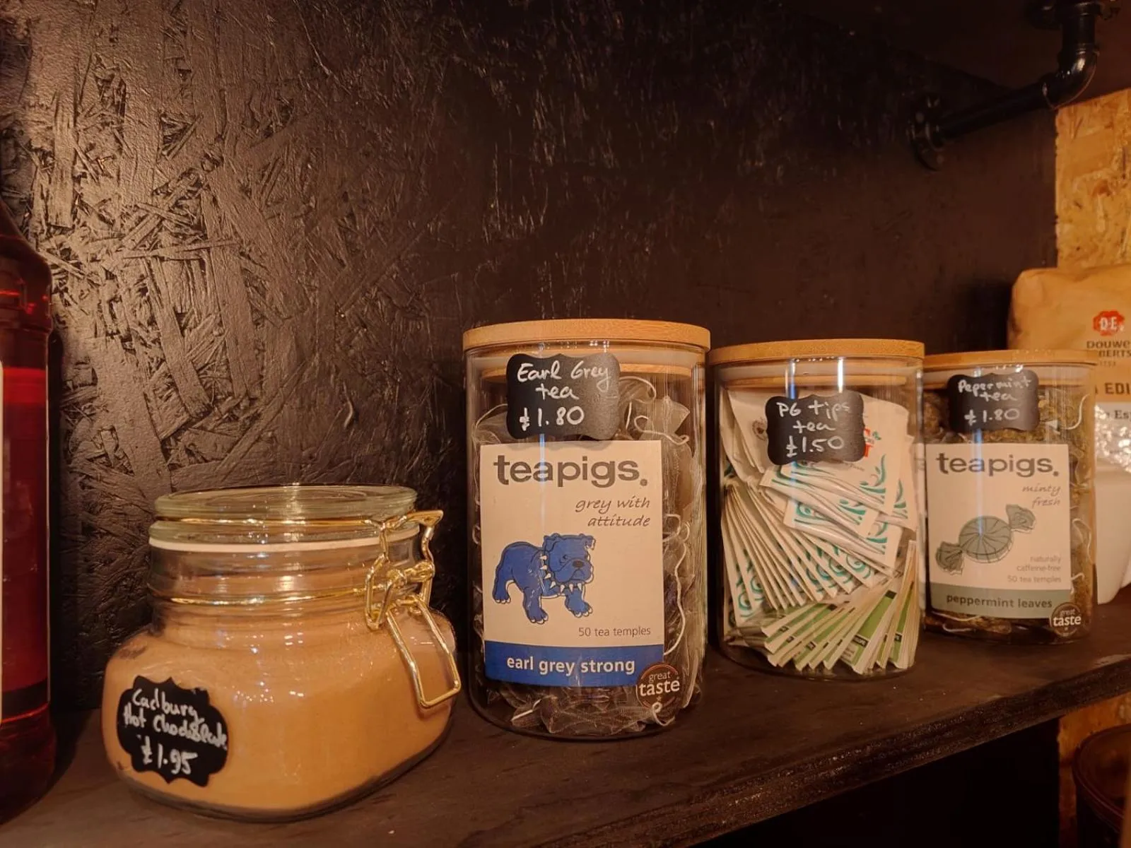 Communal lounge/ TV room in Harriette's Guest House