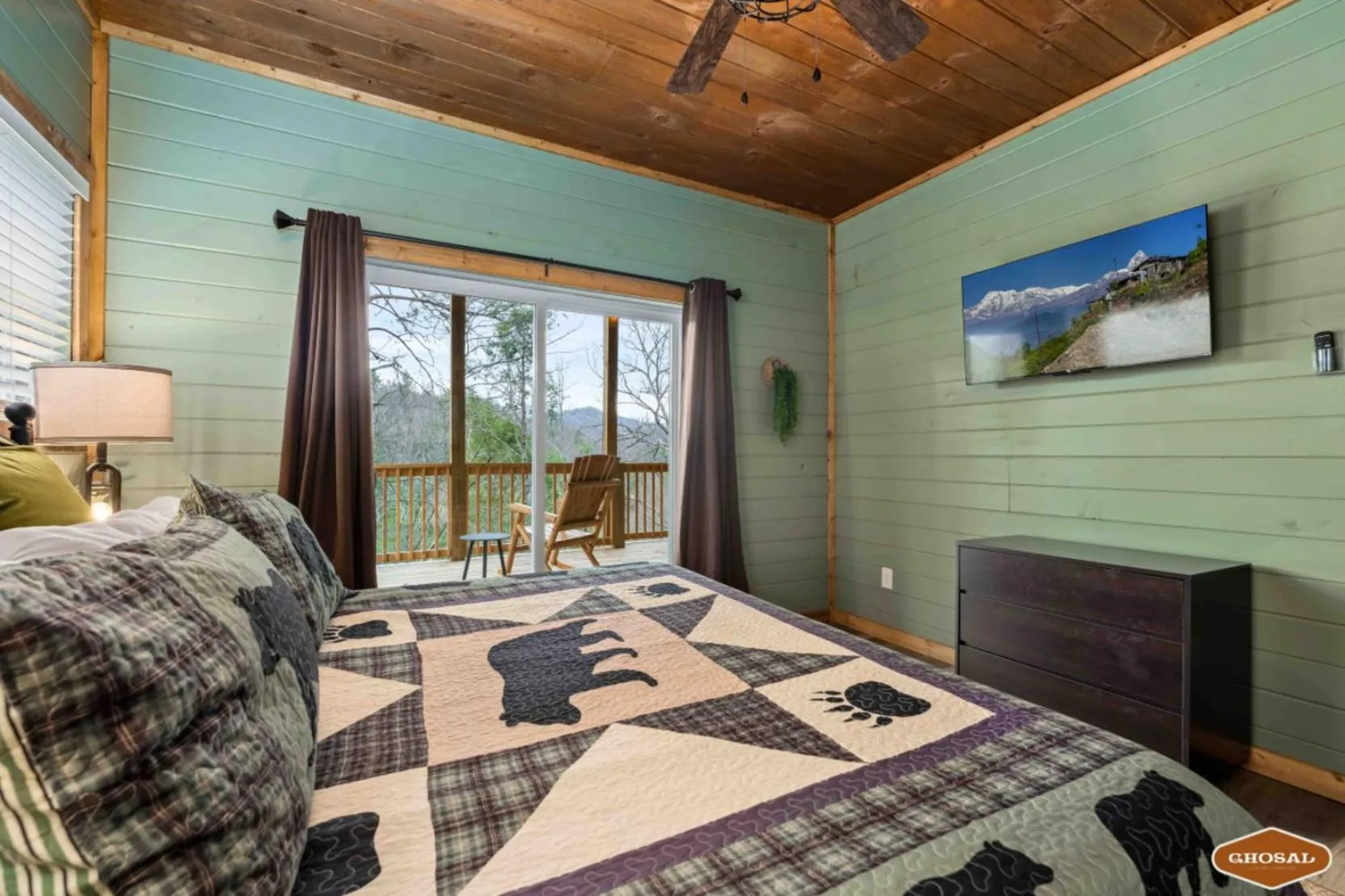 Communal lounge/ TV room, Bed in Luxe Mountain Pool Escape by Ghosal Luxury Lodging