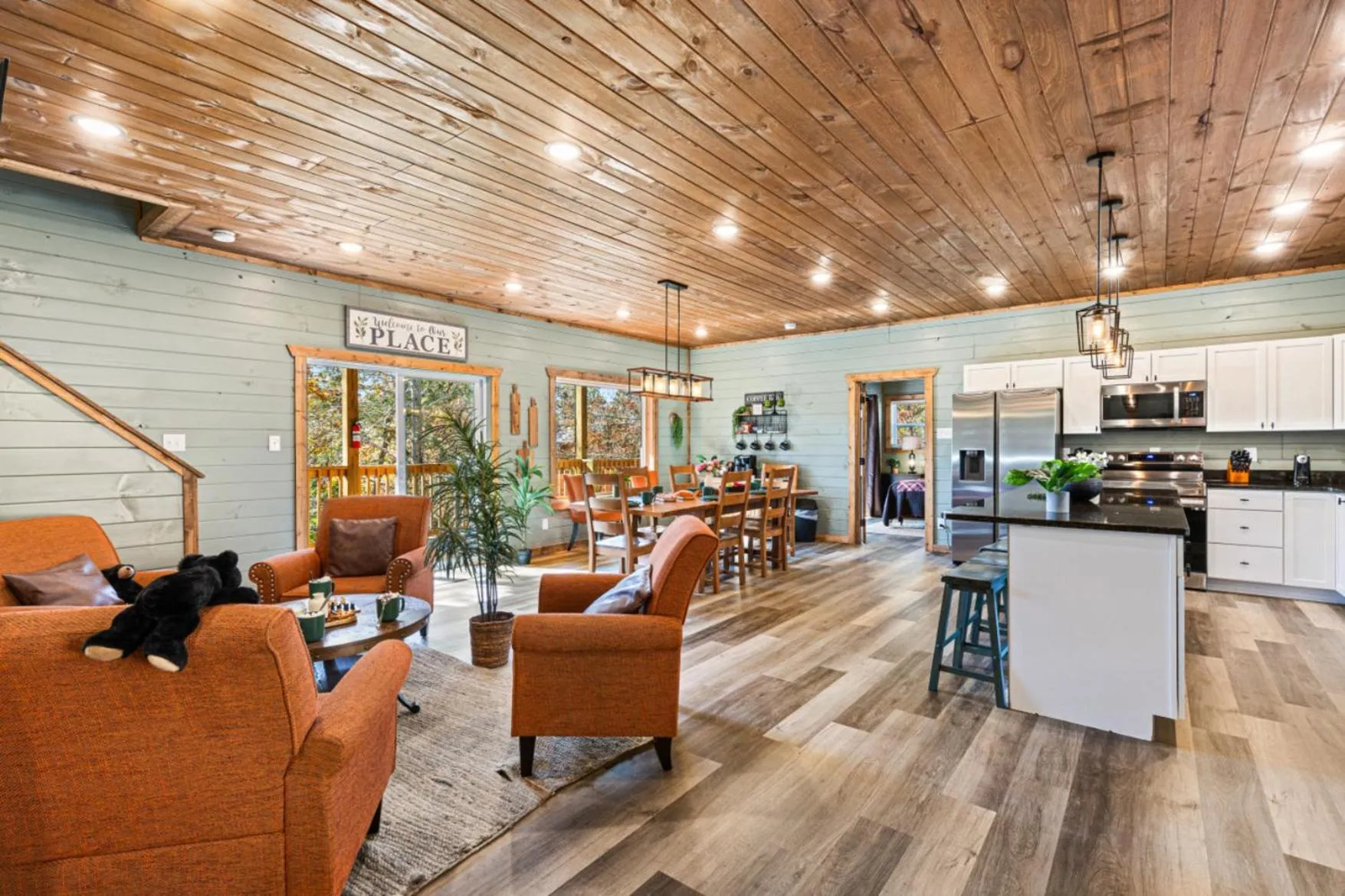 Kitchen or kitchenette in Luxe Mountain Pool Escape by Ghosal Luxury Lodging