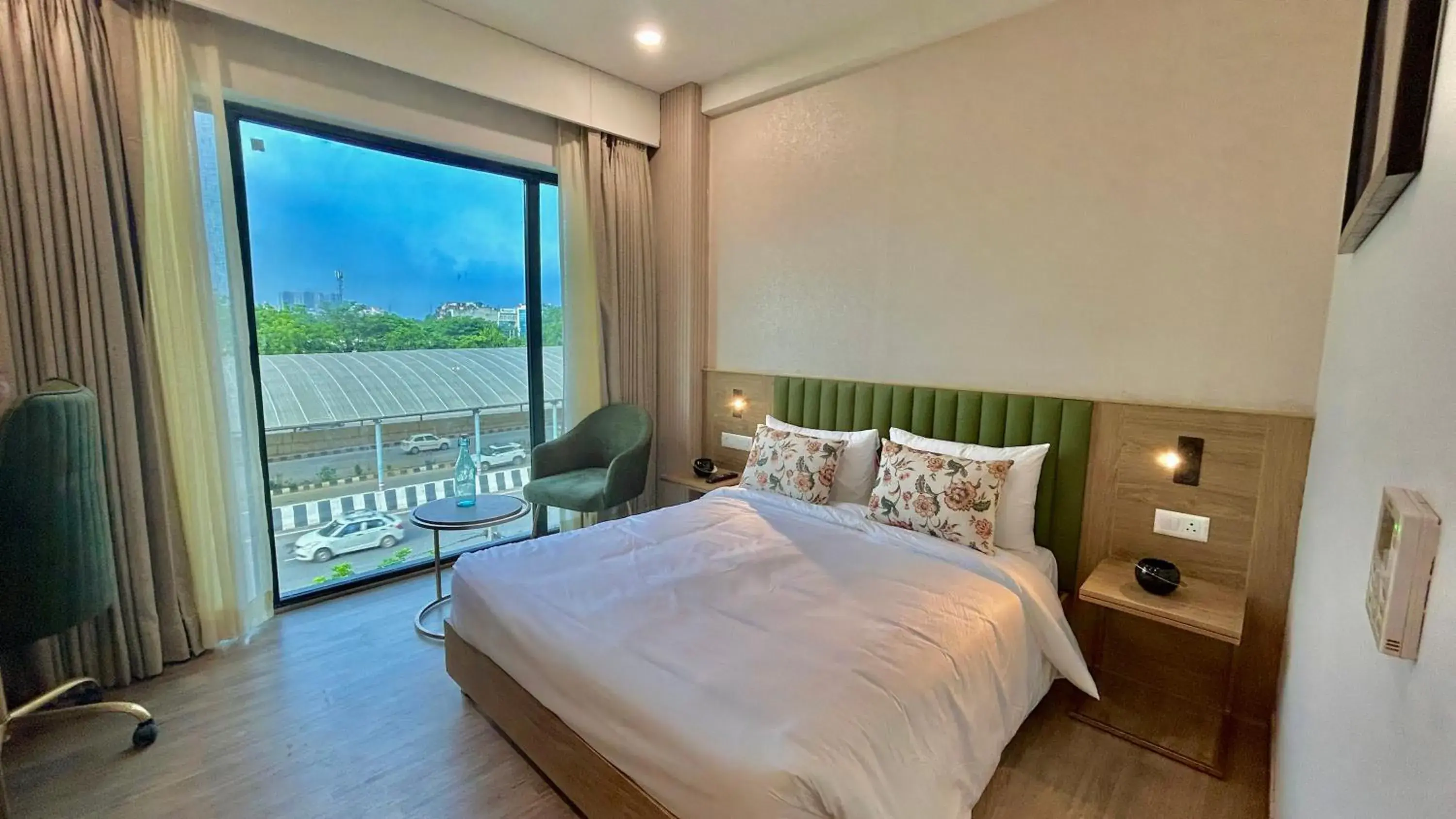 Natural landscape, Bed in Hotel Limon & Banquet Sector 29, Gurgaon Natural landscape, Bed in Hotel Limon & Banquet Sector 29, Gurgaon