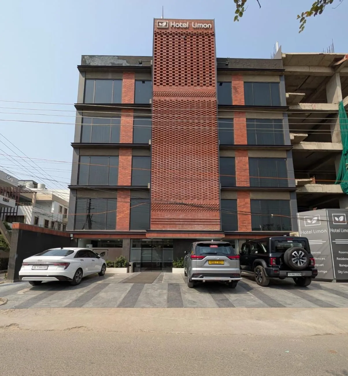 Parking in Hotel Limon & Banquet Sector 29, Gurgaon