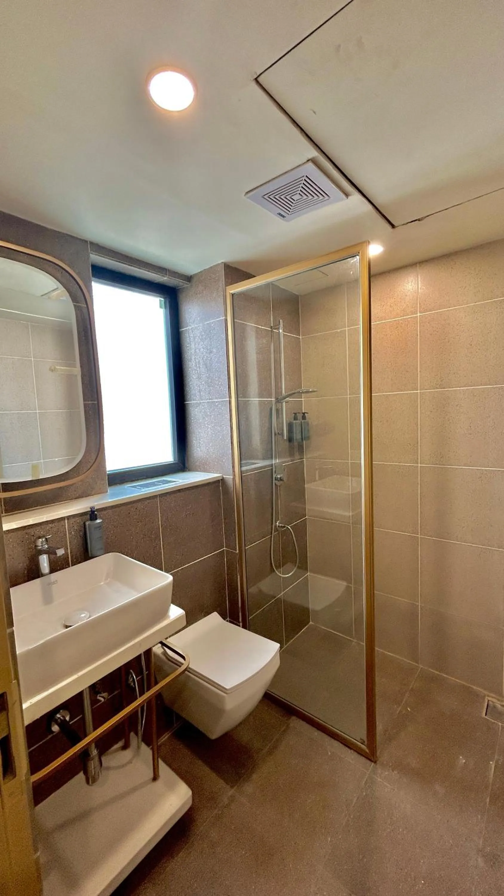Shower in Hotel Limon & Banquet Sector 29, Gurgaon