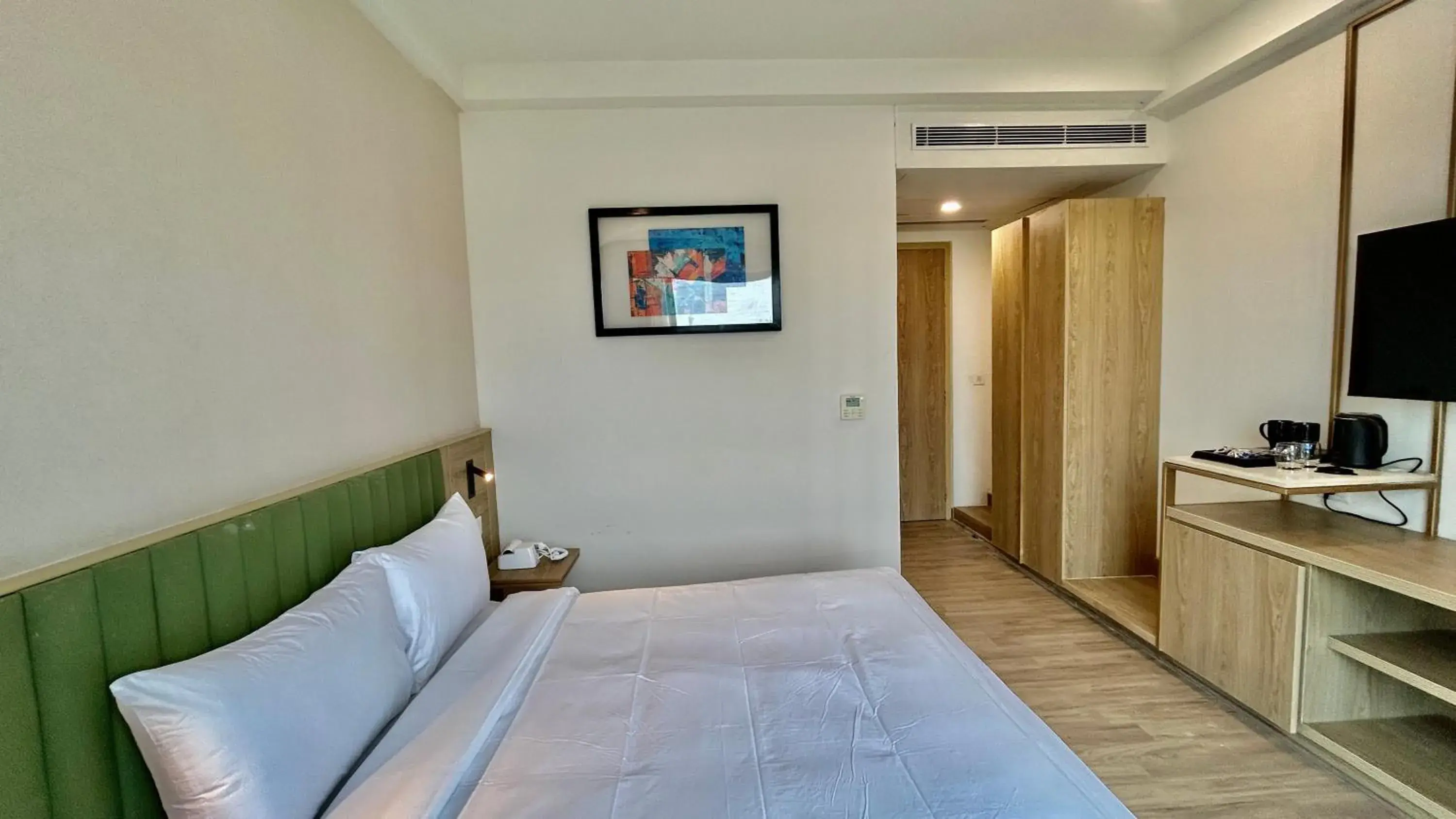 Photo of the whole room, Bed in Hotel Limon & Banquet Sector 29, Gurgaon Photo of the whole room, Bed in Hotel Limon & Banquet Sector 29, Gurgaon