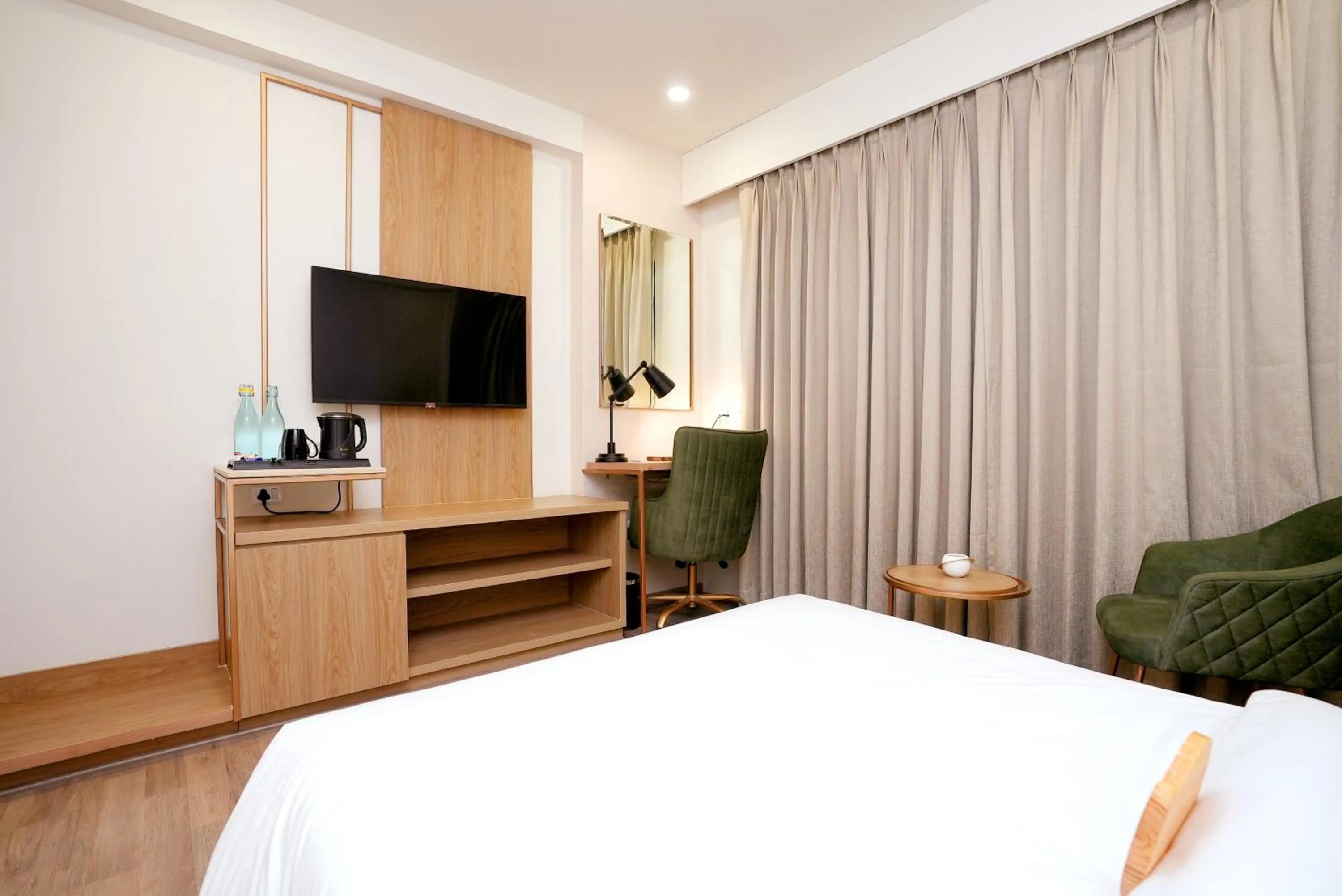 TV and multimedia, Bed in Hotel Limon & Banquet Sector 29, Gurgaon