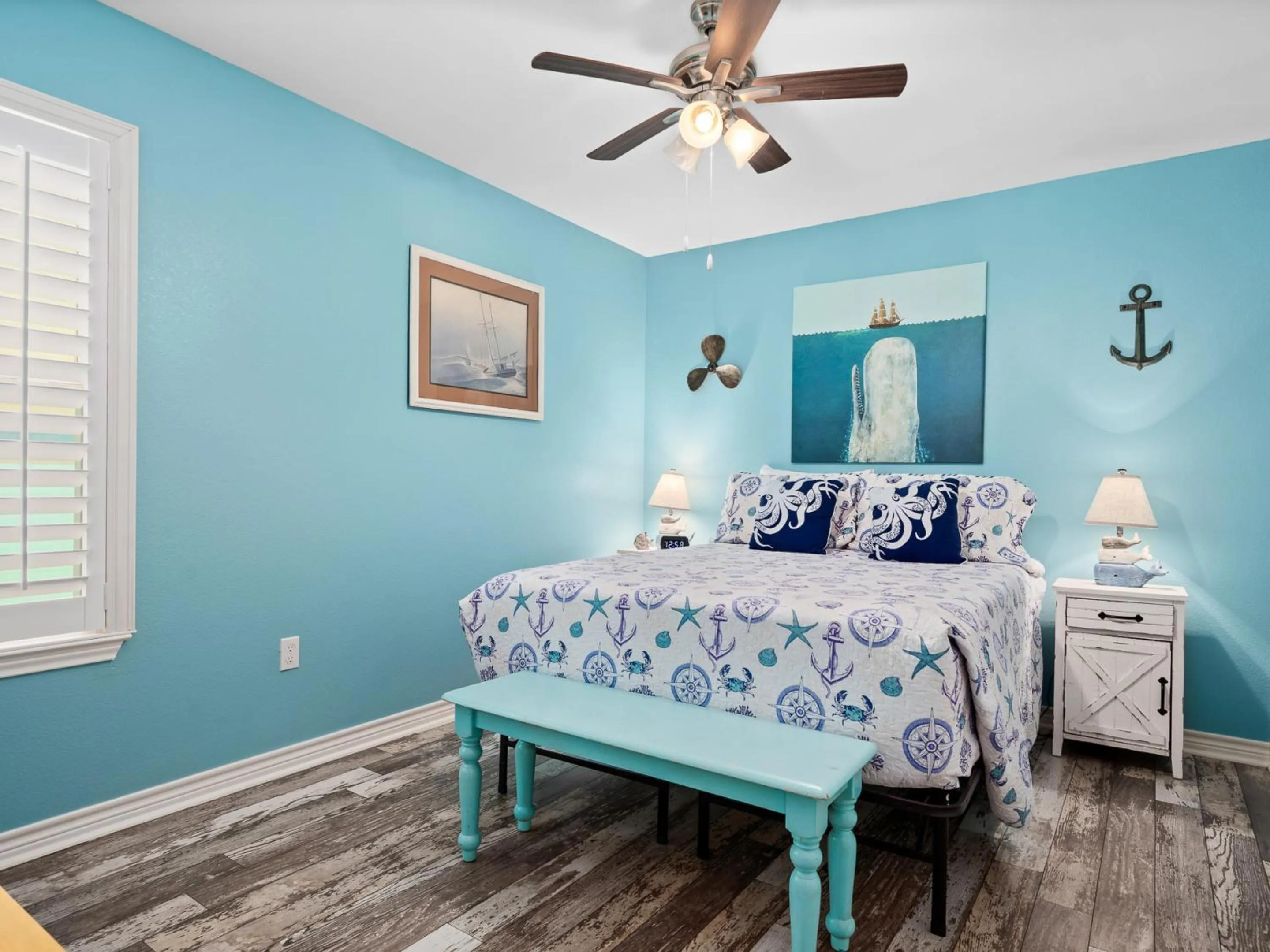 Property building, Bed in Turtles Nest