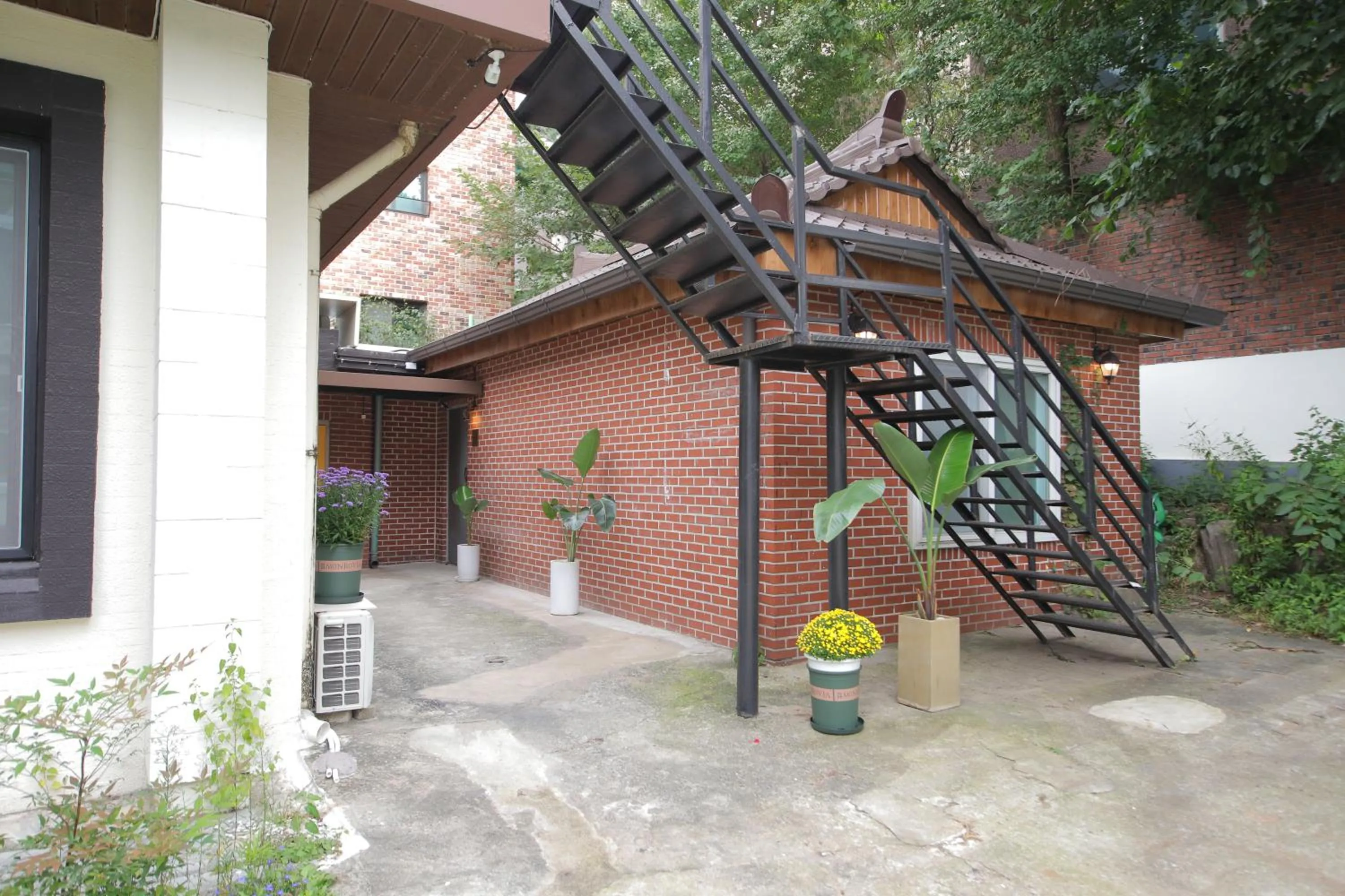 Property building in Slow Vibe Myeongdong