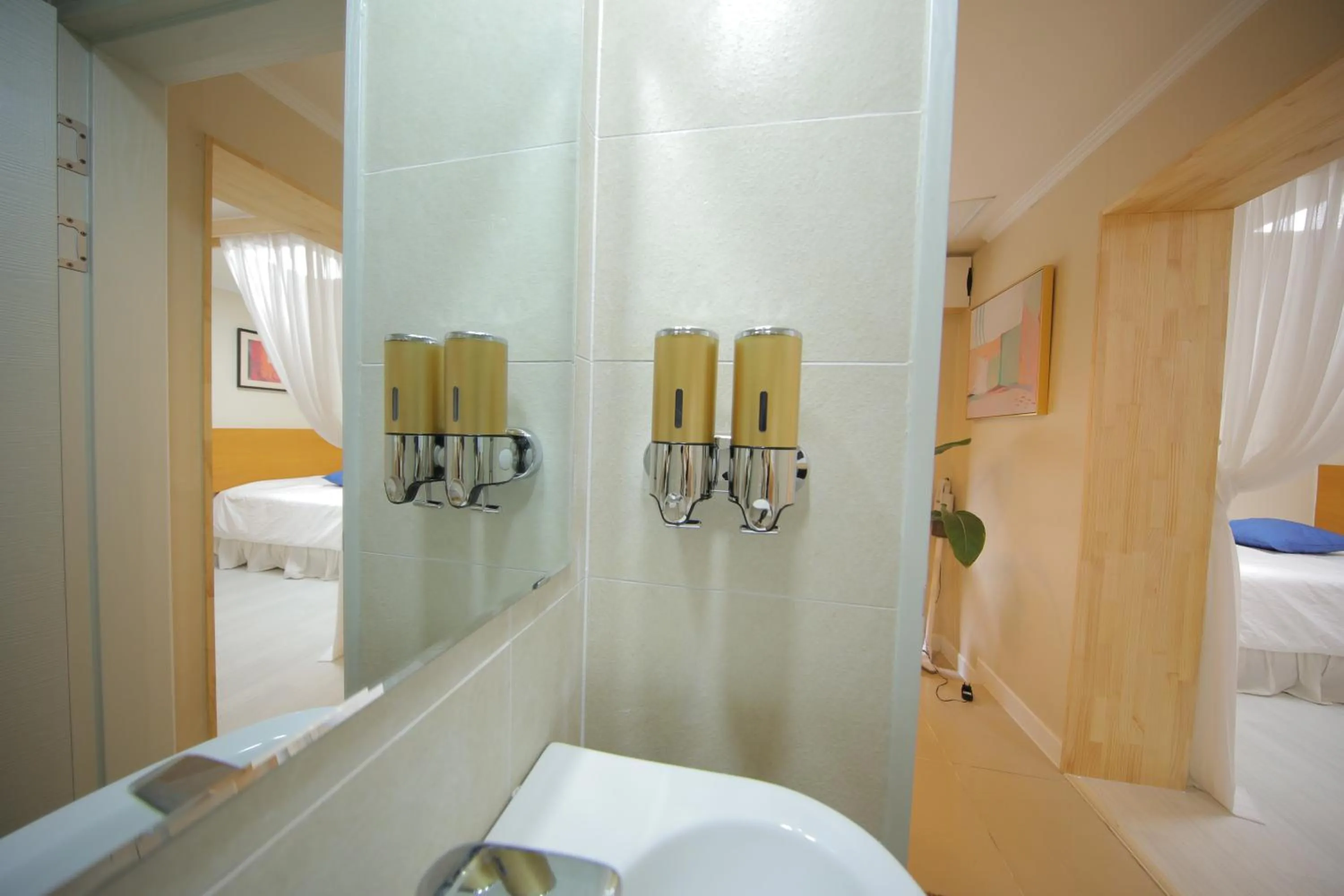 Shower, Bed in Slow Vibe Myeongdong