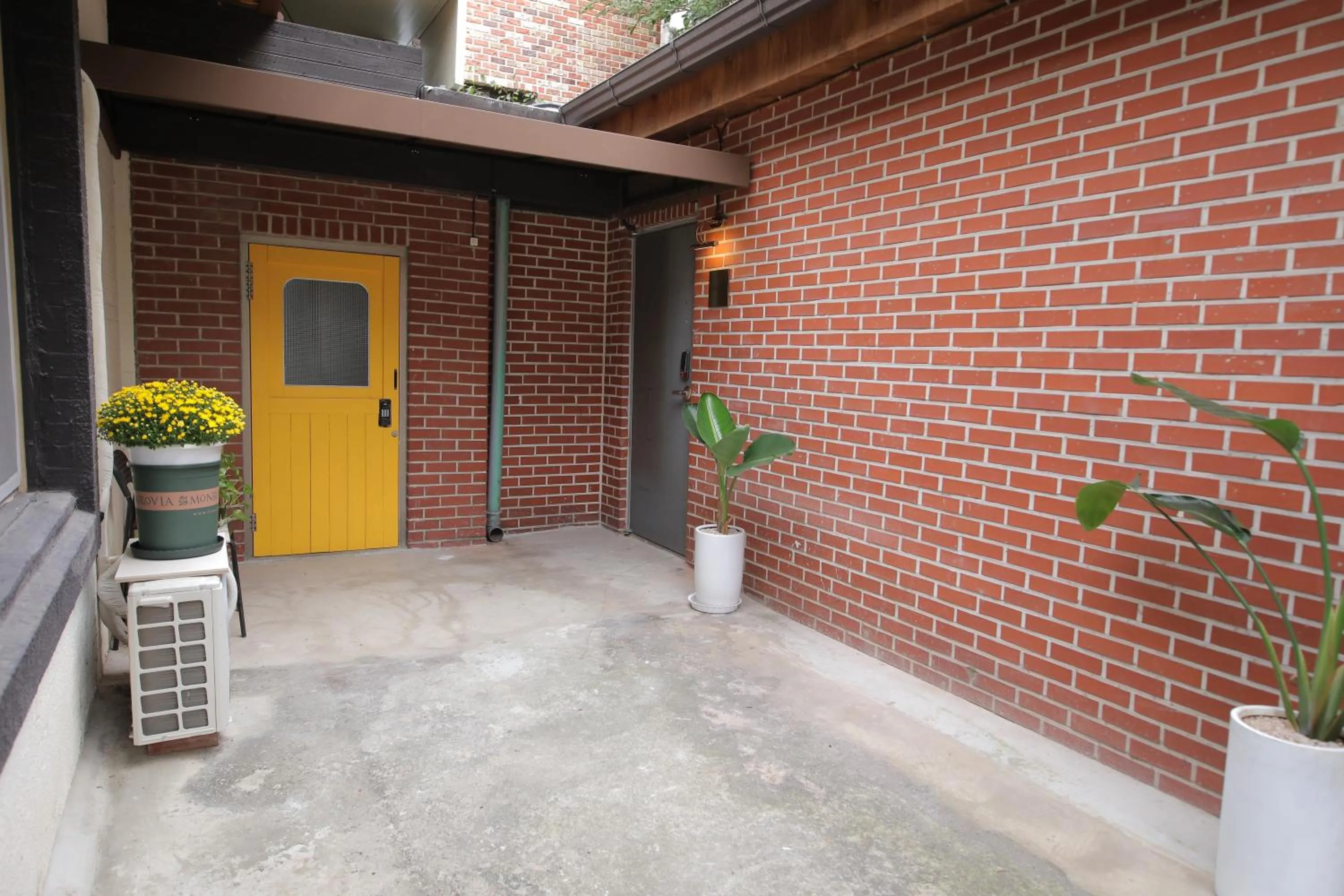 Property building in Slow Vibe Myeongdong