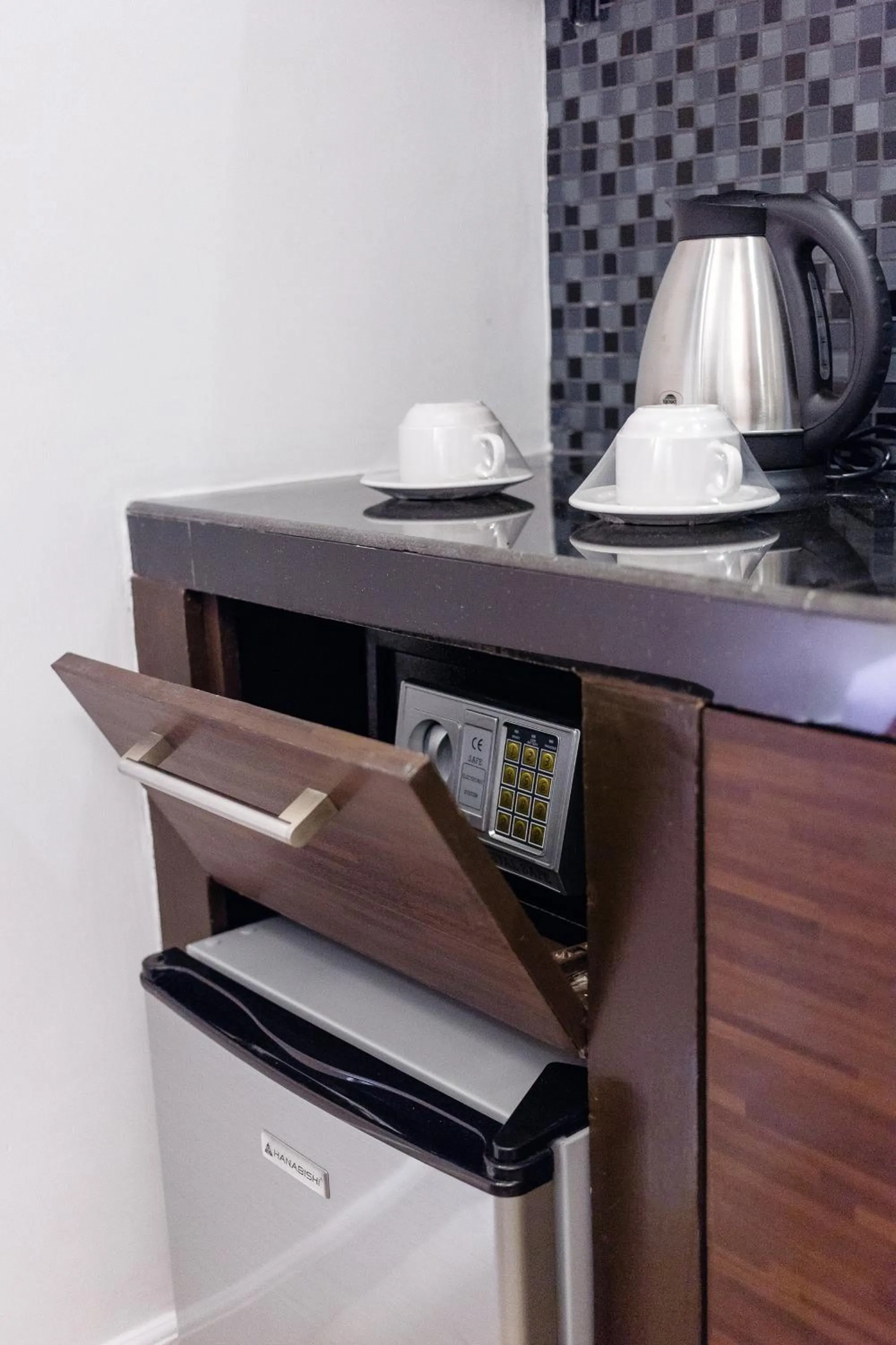 Coffee/tea facilities in Nest Nano Suites Poblacion - Makati