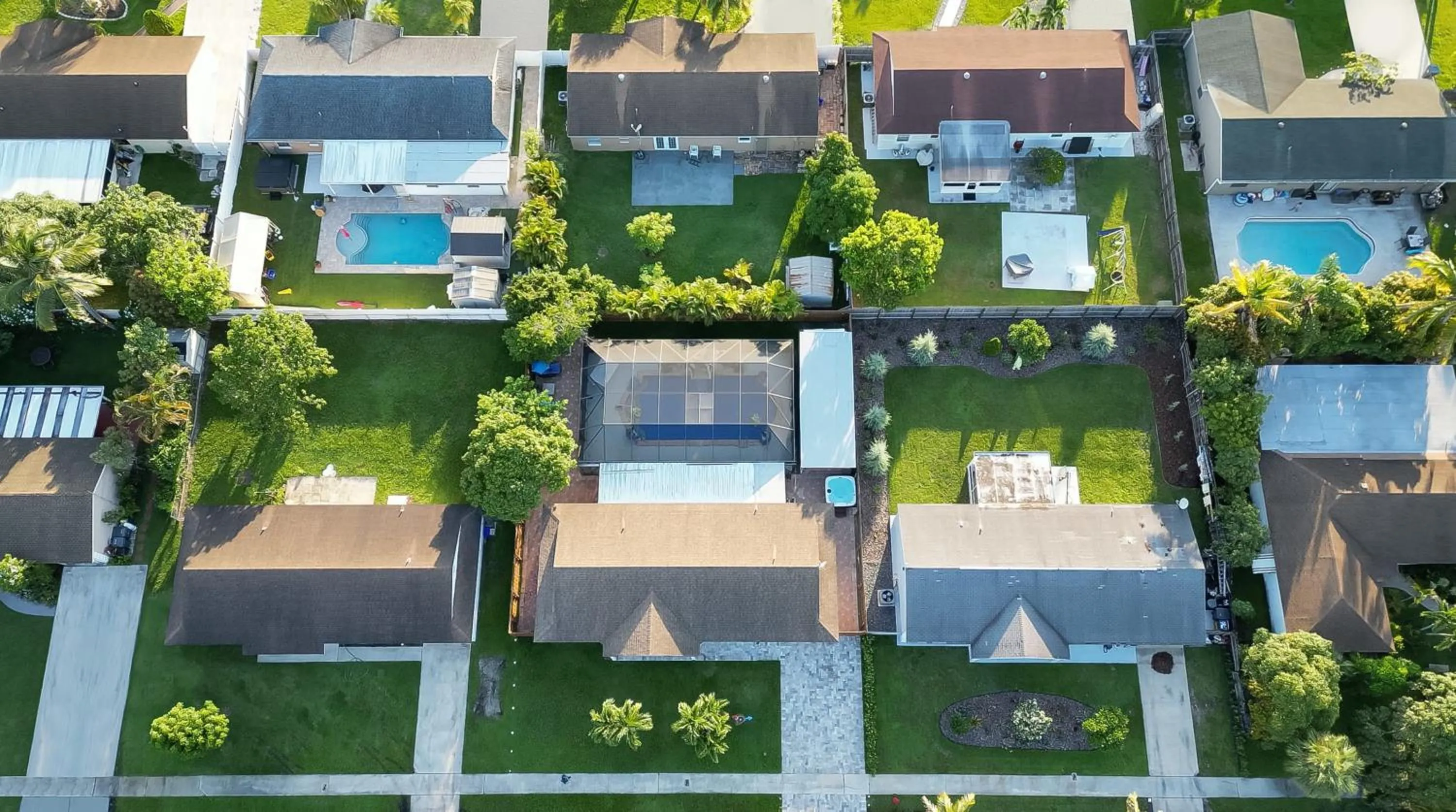 Fantasy Resort OMG PoolWaterfall outdoorKitchn Gym