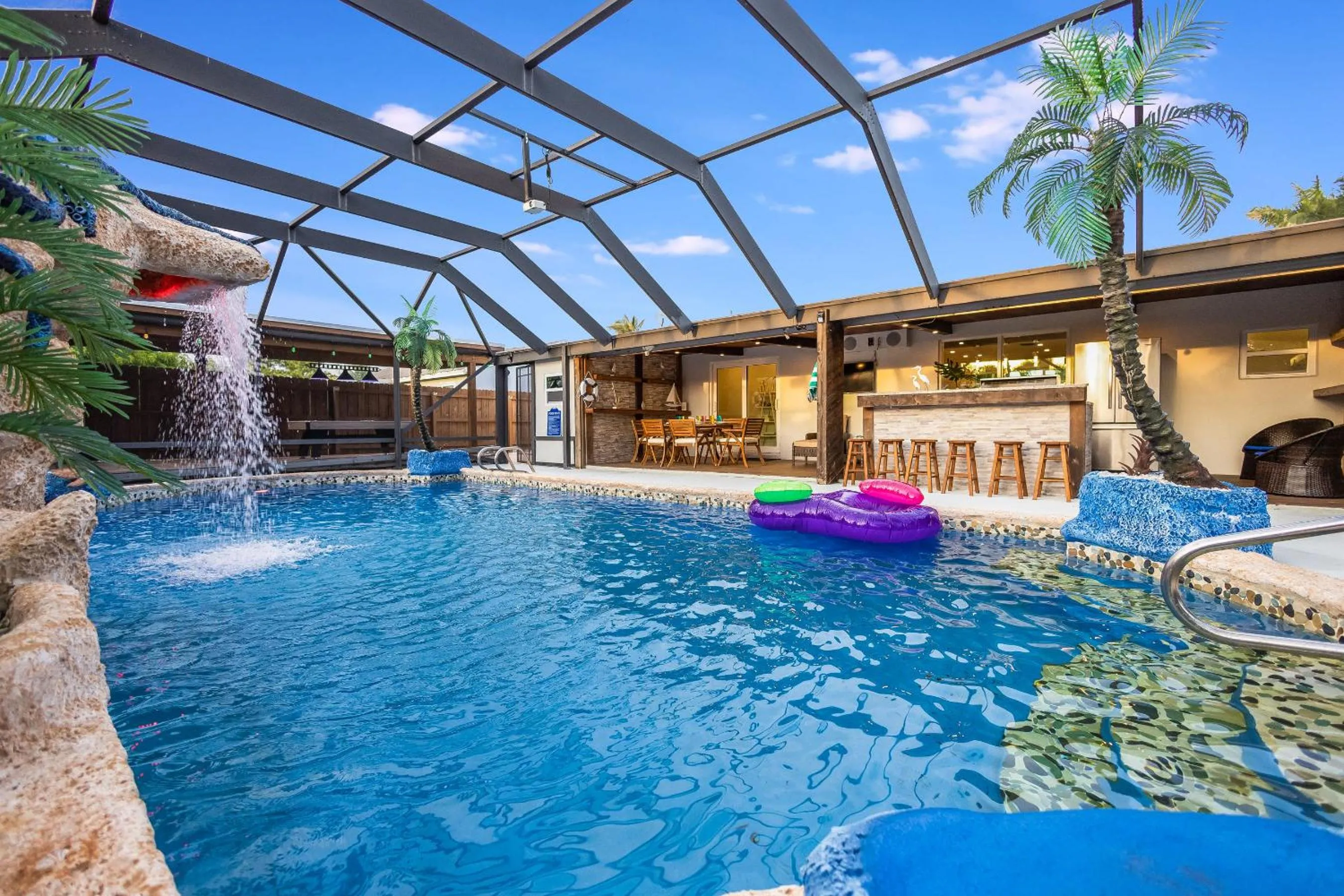 Fantasy Resort OMG PoolWaterfall outdoorKitchn Gym