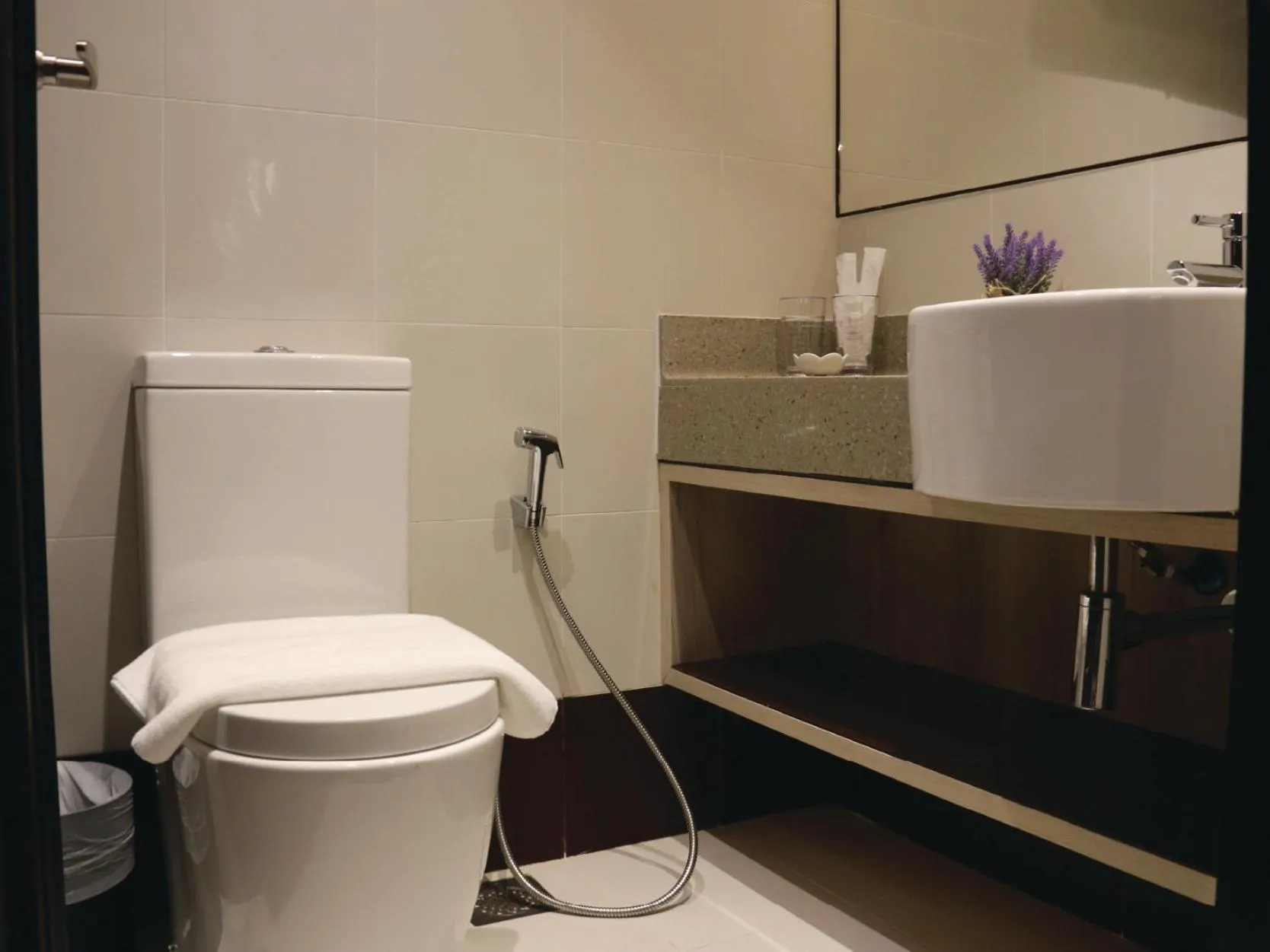 Toilet in Aqueen Prestige Hotel Lavender