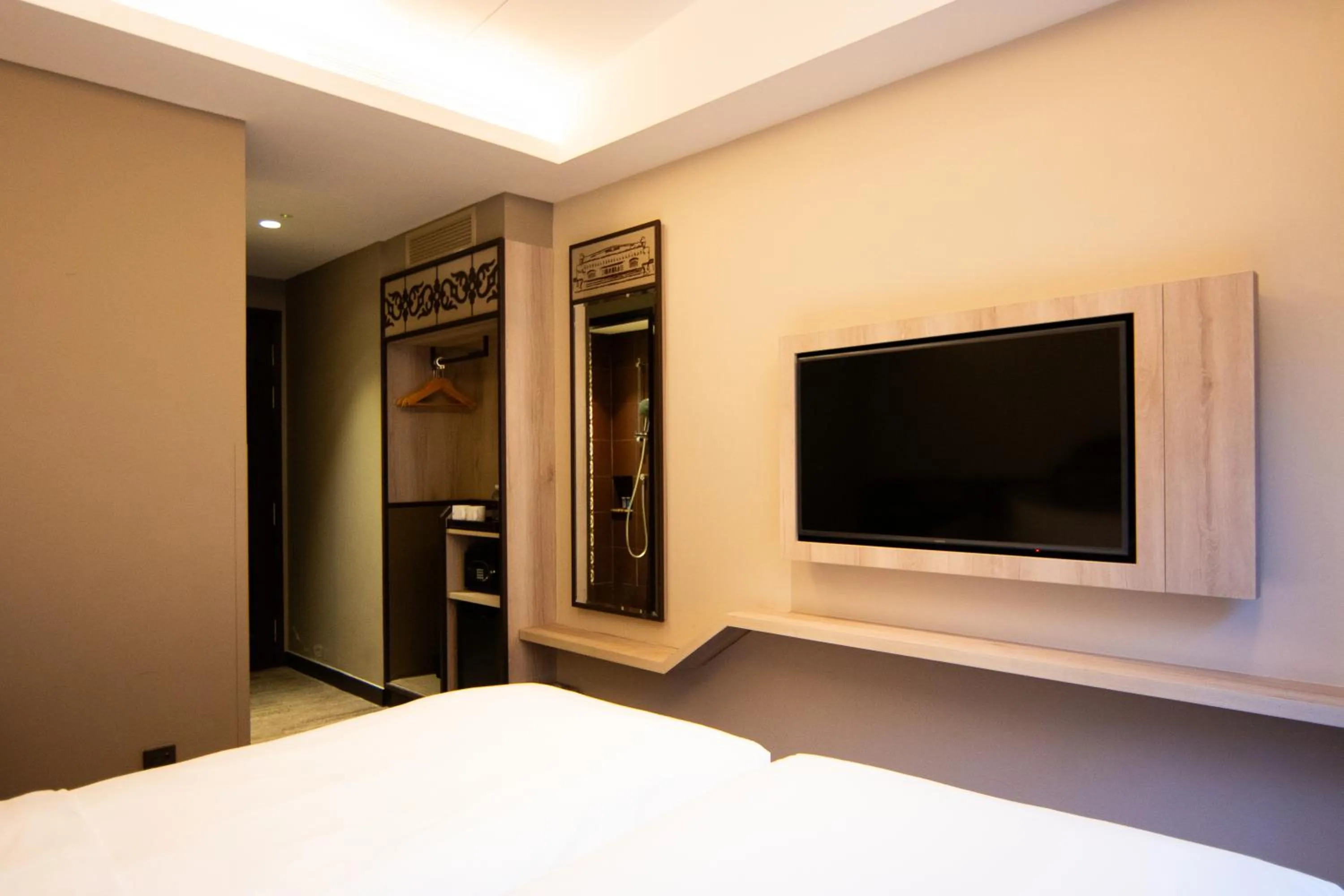 Bedroom, Bed in Aqueen Prestige Hotel Lavender