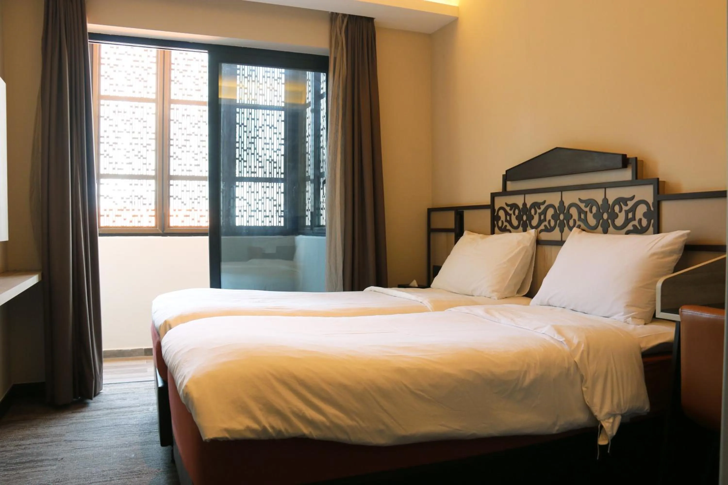 Bed in Aqueen Prestige Hotel Lavender