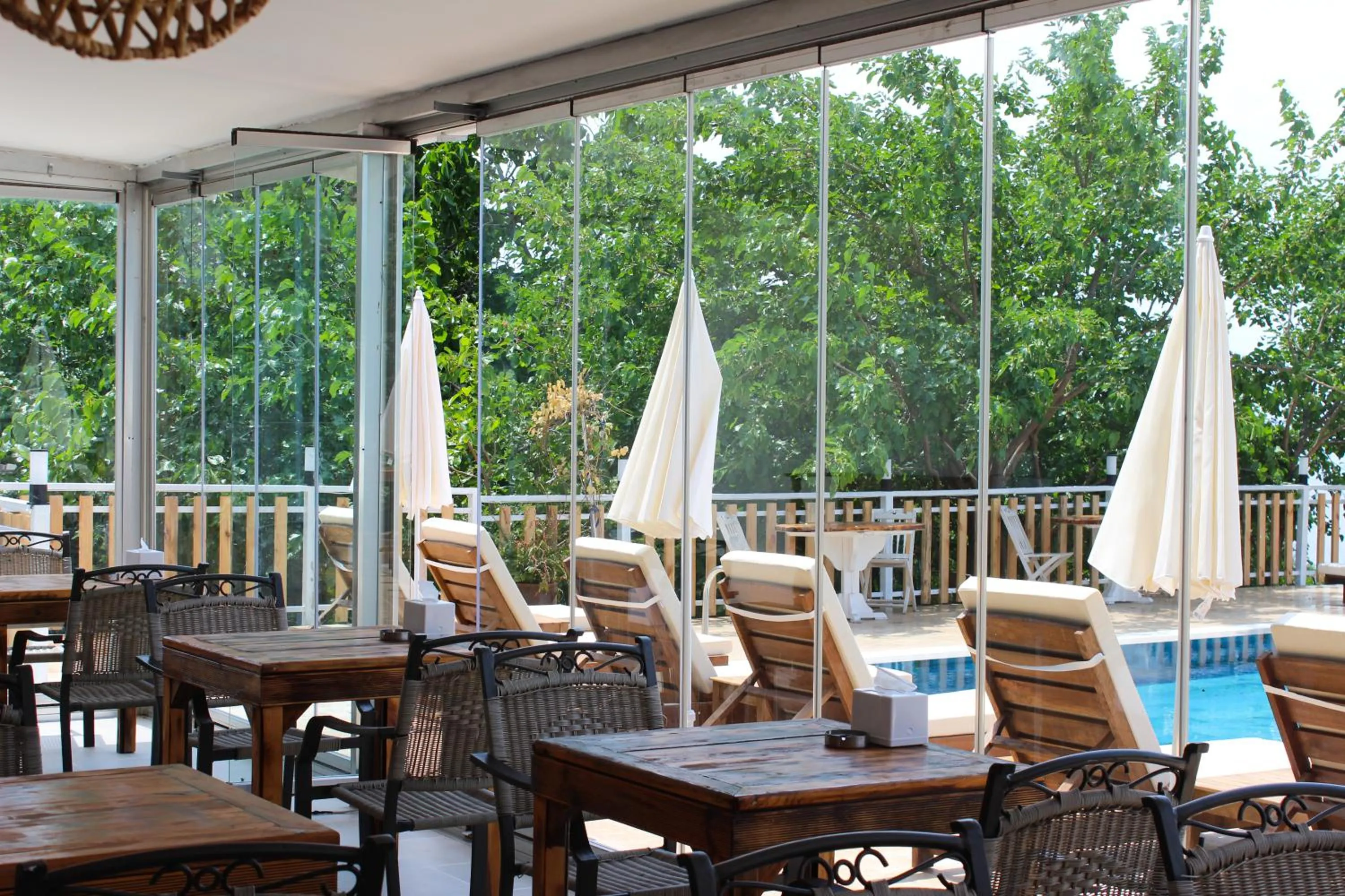 Restaurant/places to eat in The Roof Ada