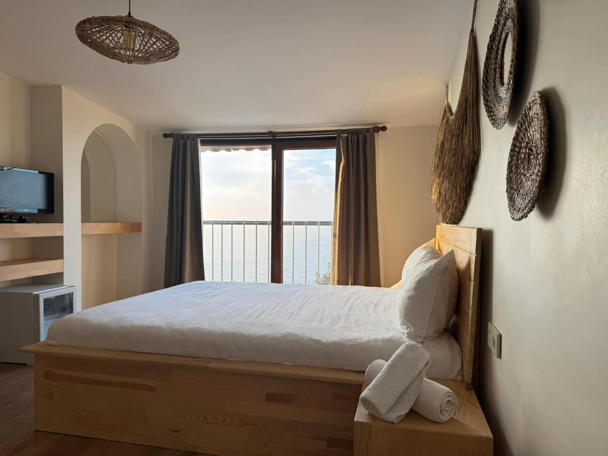 Photo of the whole room, Bed in The Roof Ada